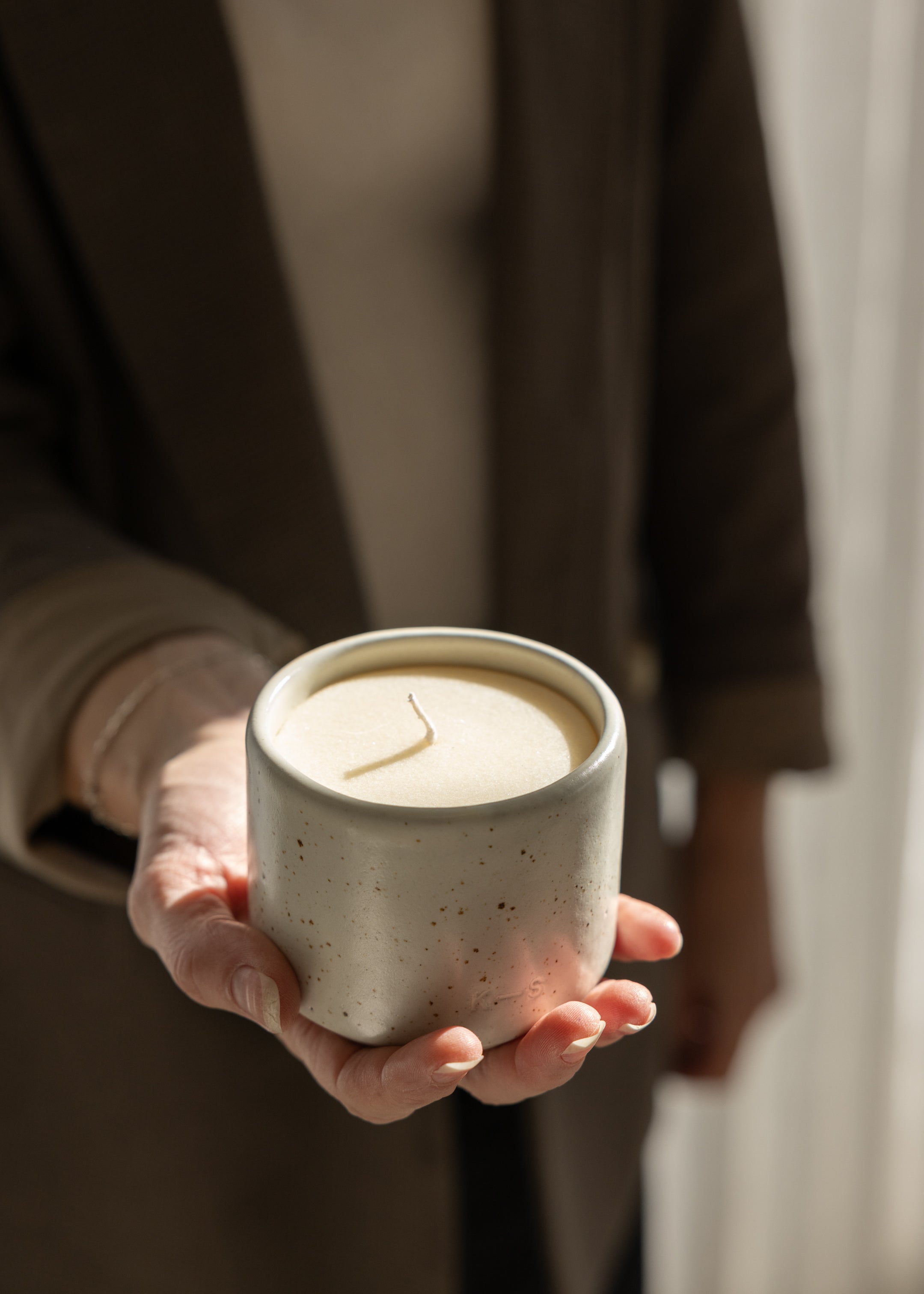 Hand-Poured Natural Wax Scented Candle / Oud / Speckled White