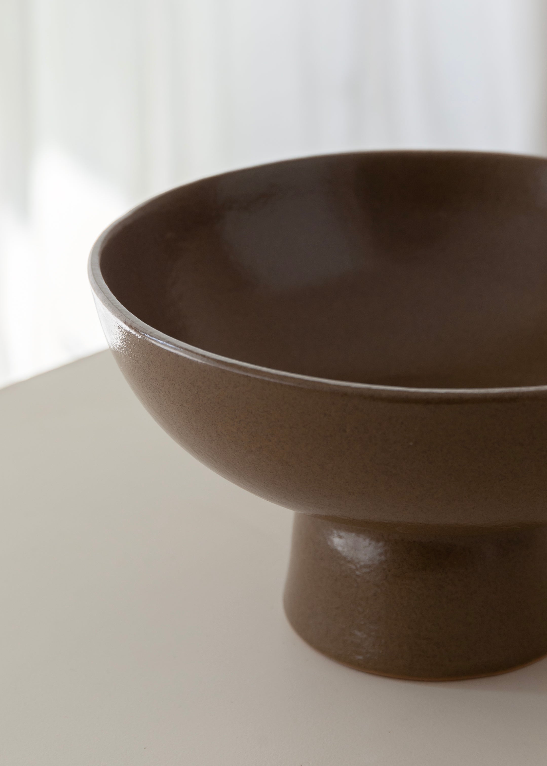 Lara Pedestal Bowl / Olive