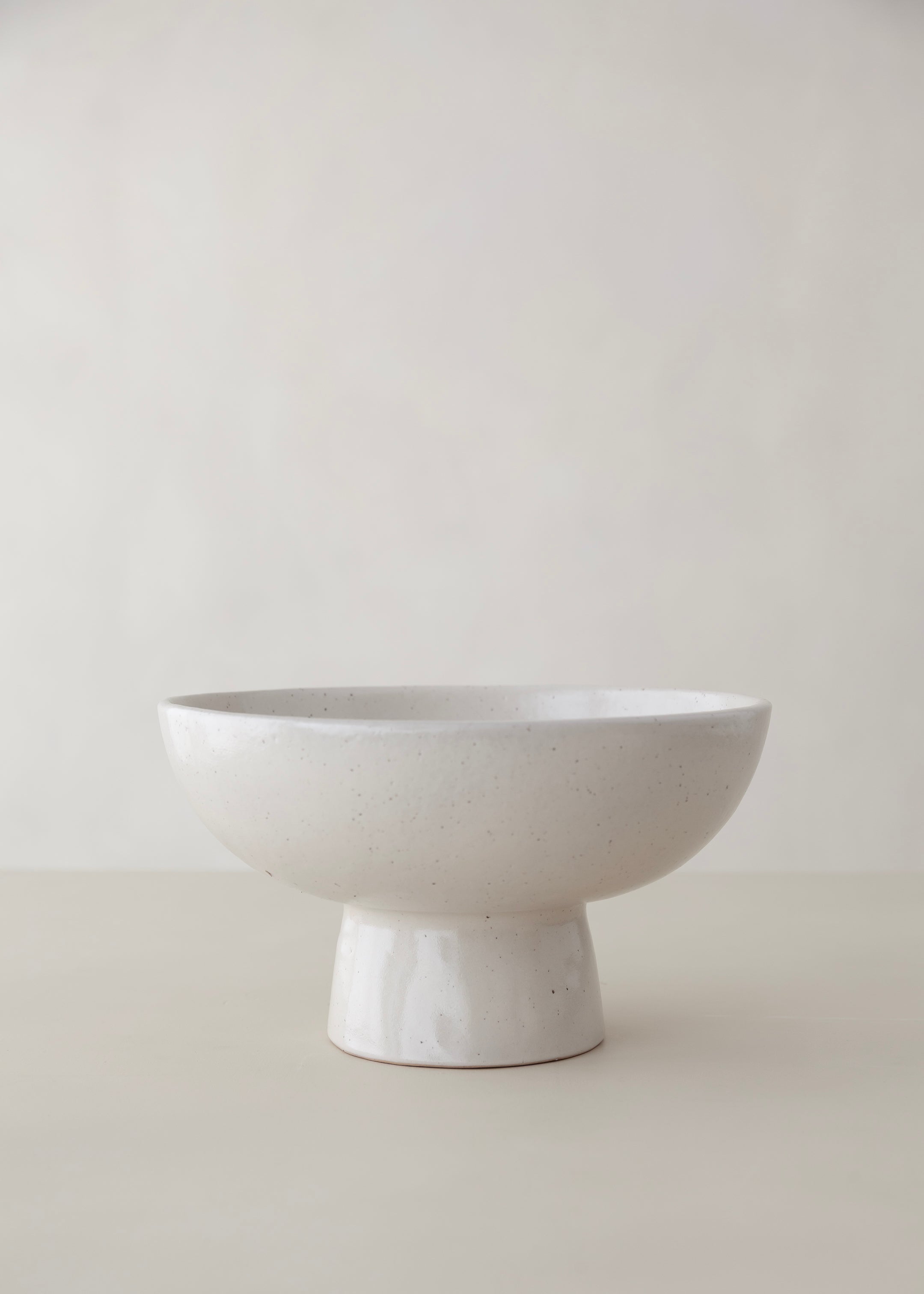 Lara Pedestal Bowl / Speckled White