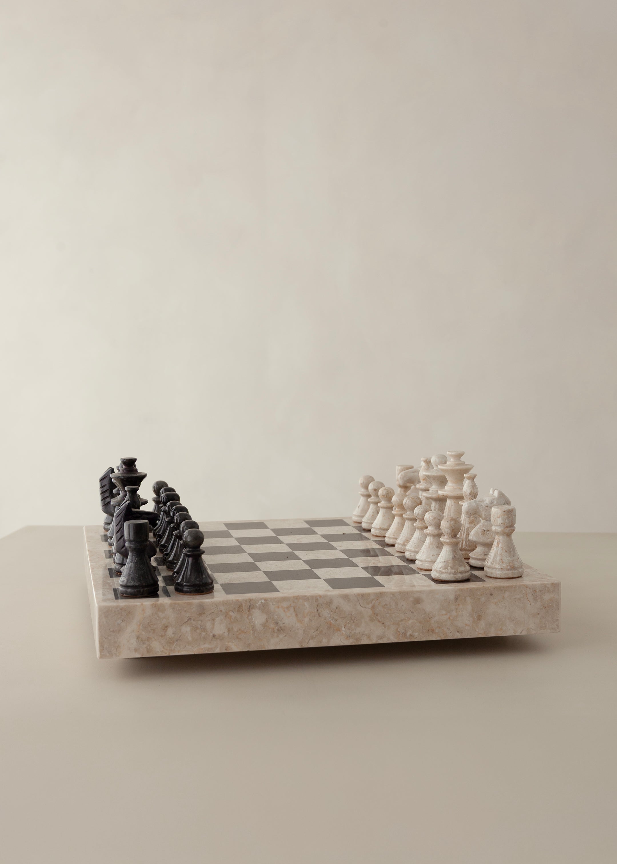 Maku Marble Chess Set / Cream and Black