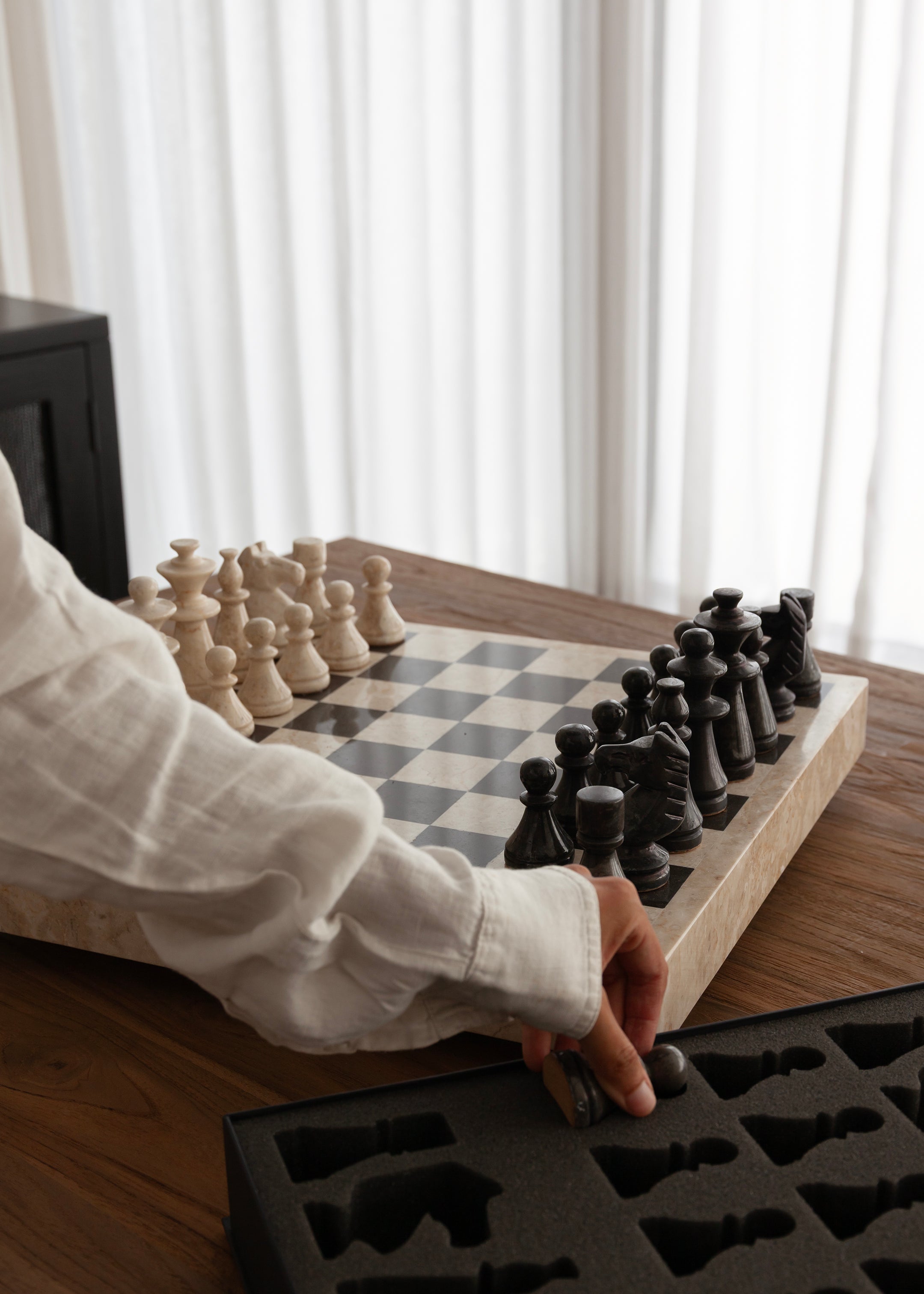 Maku Marble Chess Set / Cream and Black