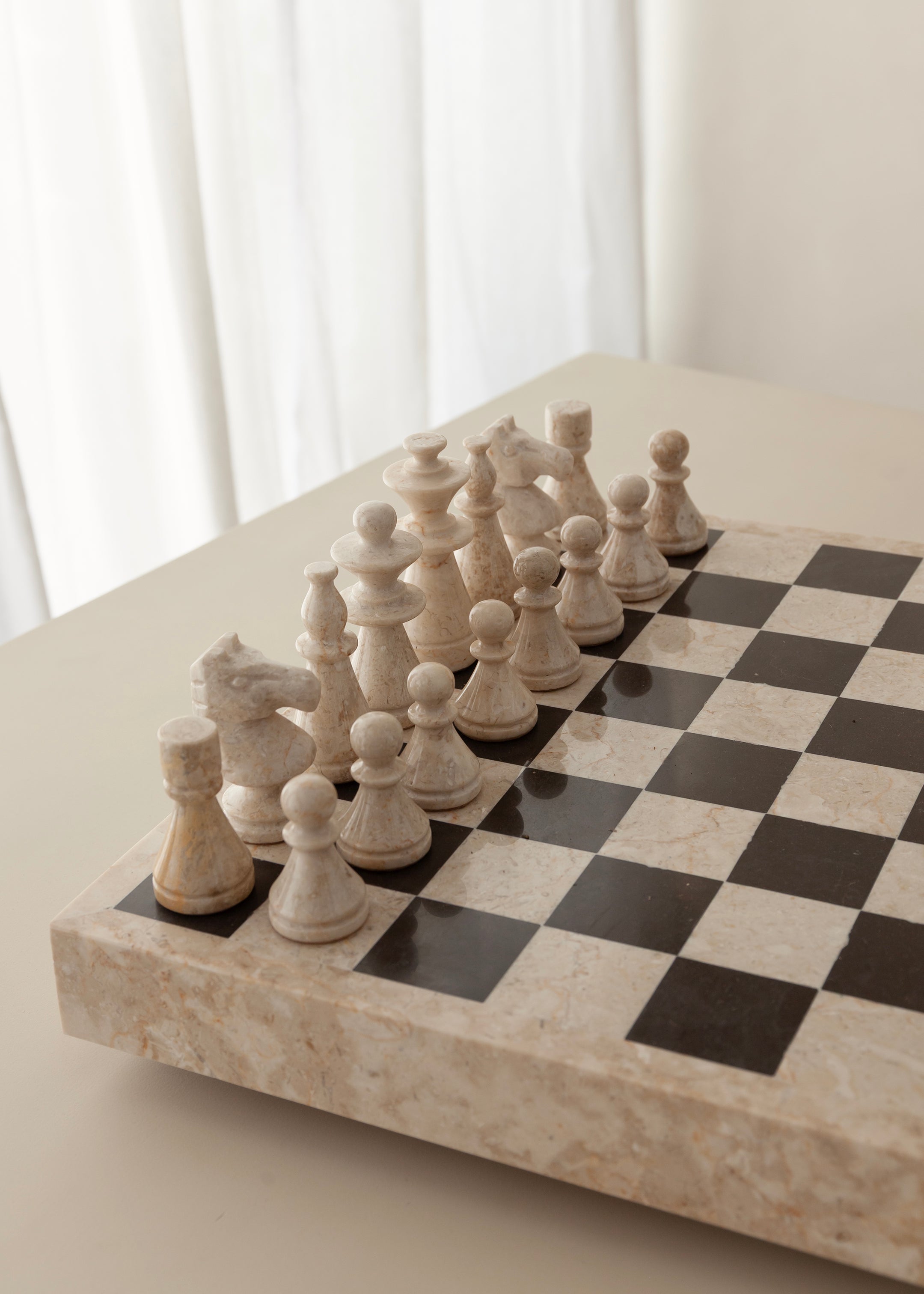 Maku Marble Chess Set / Cream and Black
