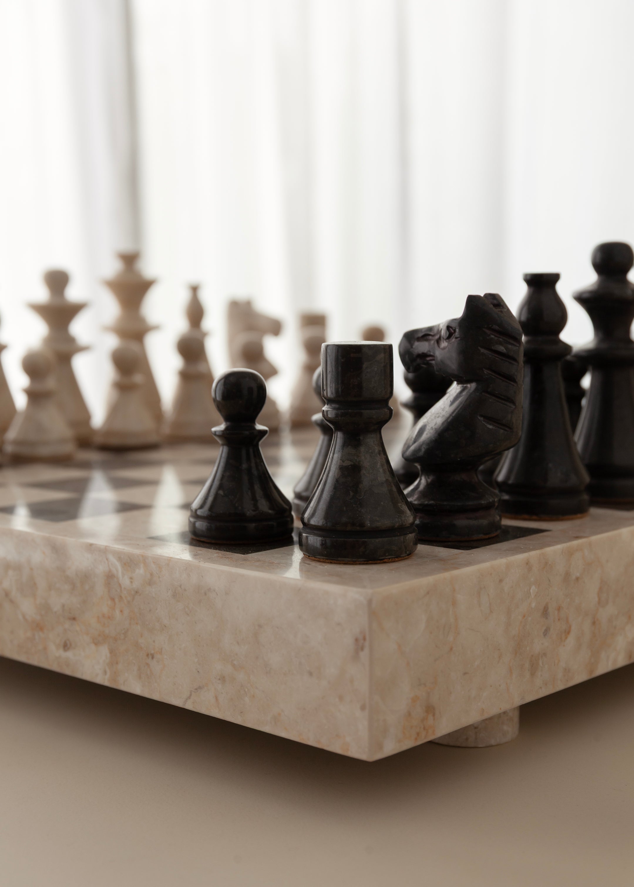 Maku Marble Chess Set / Cream and Black