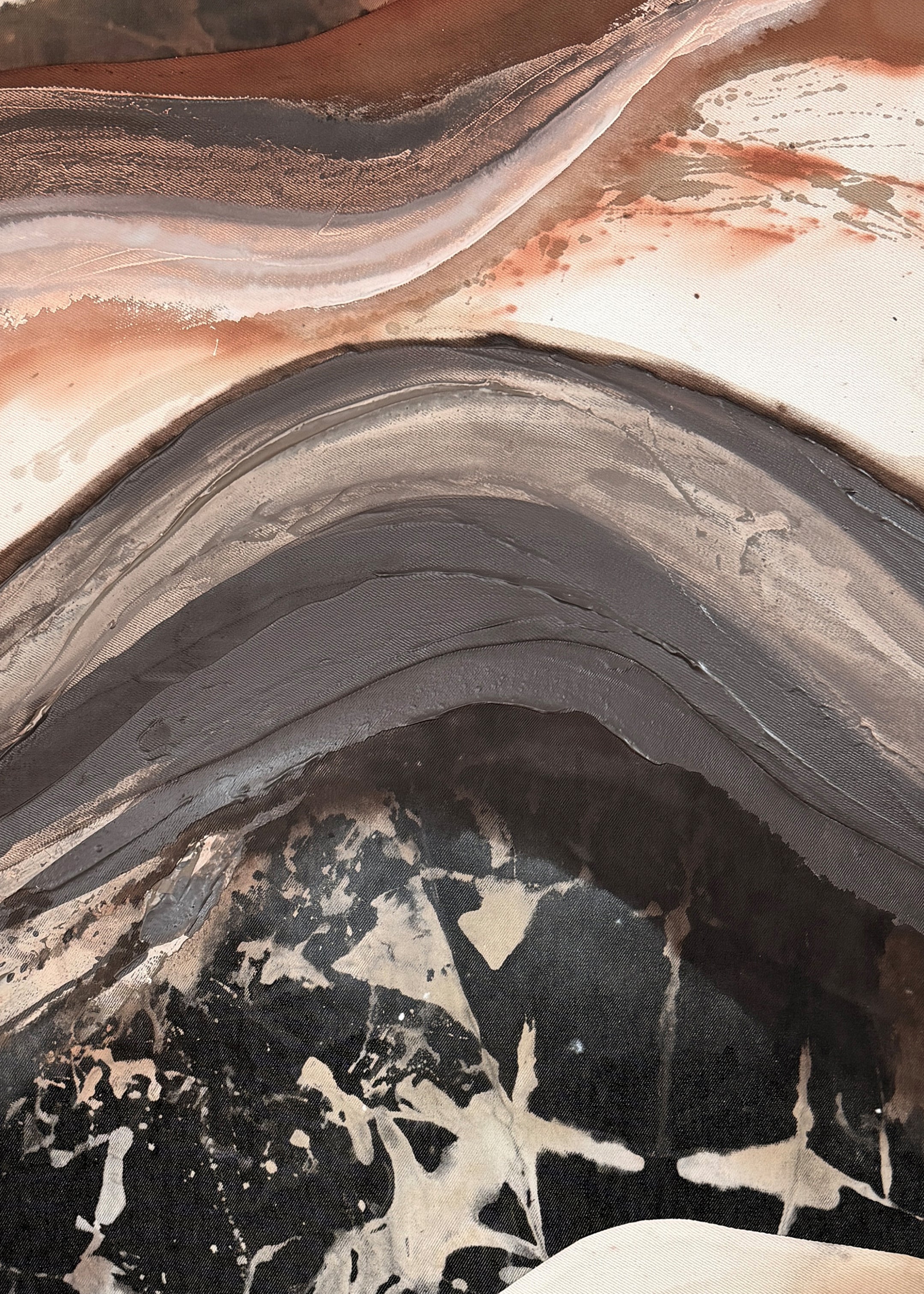 Dusk In The Bones / Meg Gallagher