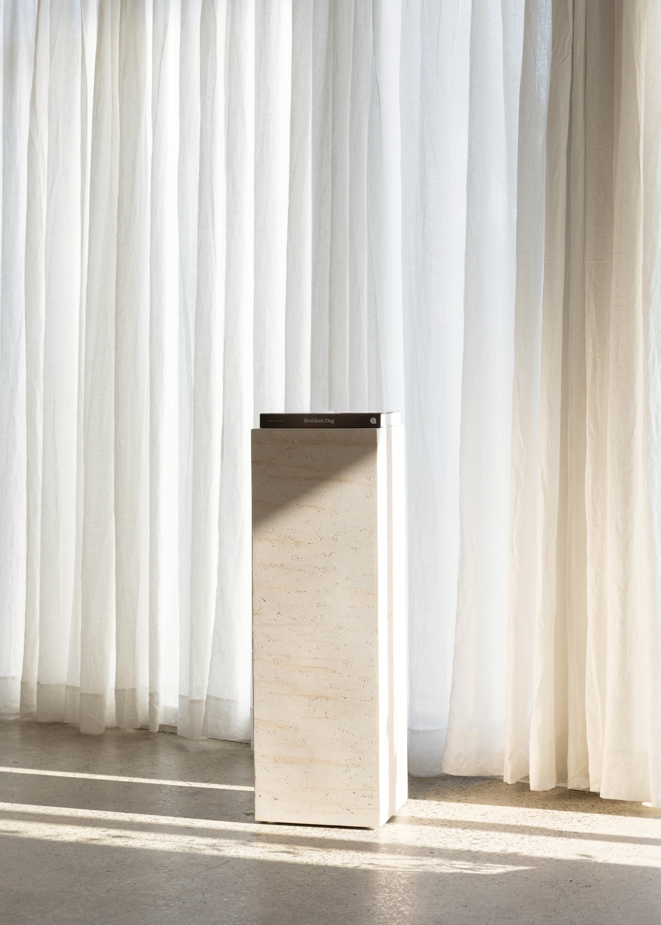 Mirra Plinth / Natural