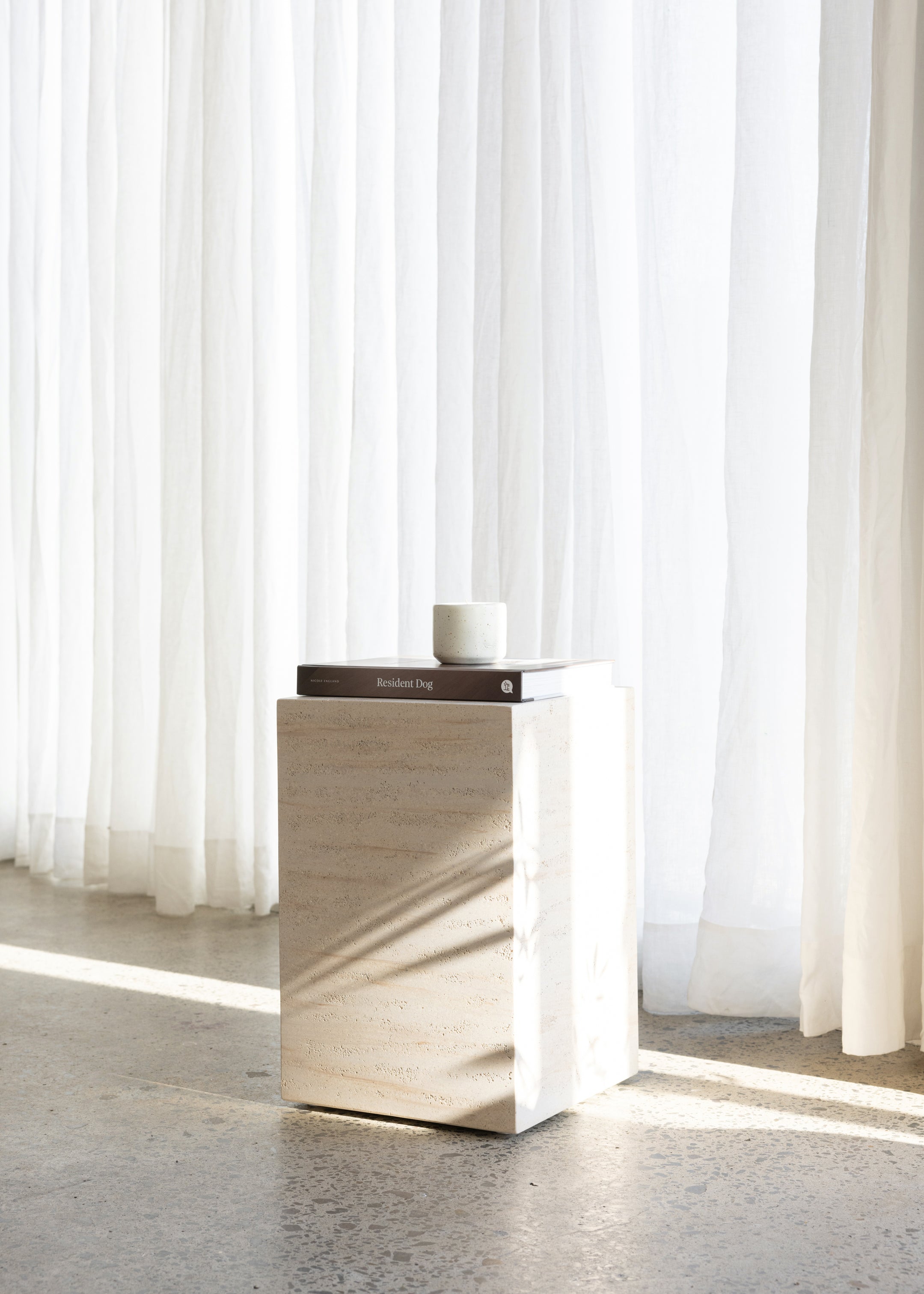 Mirra Plinth / Natural