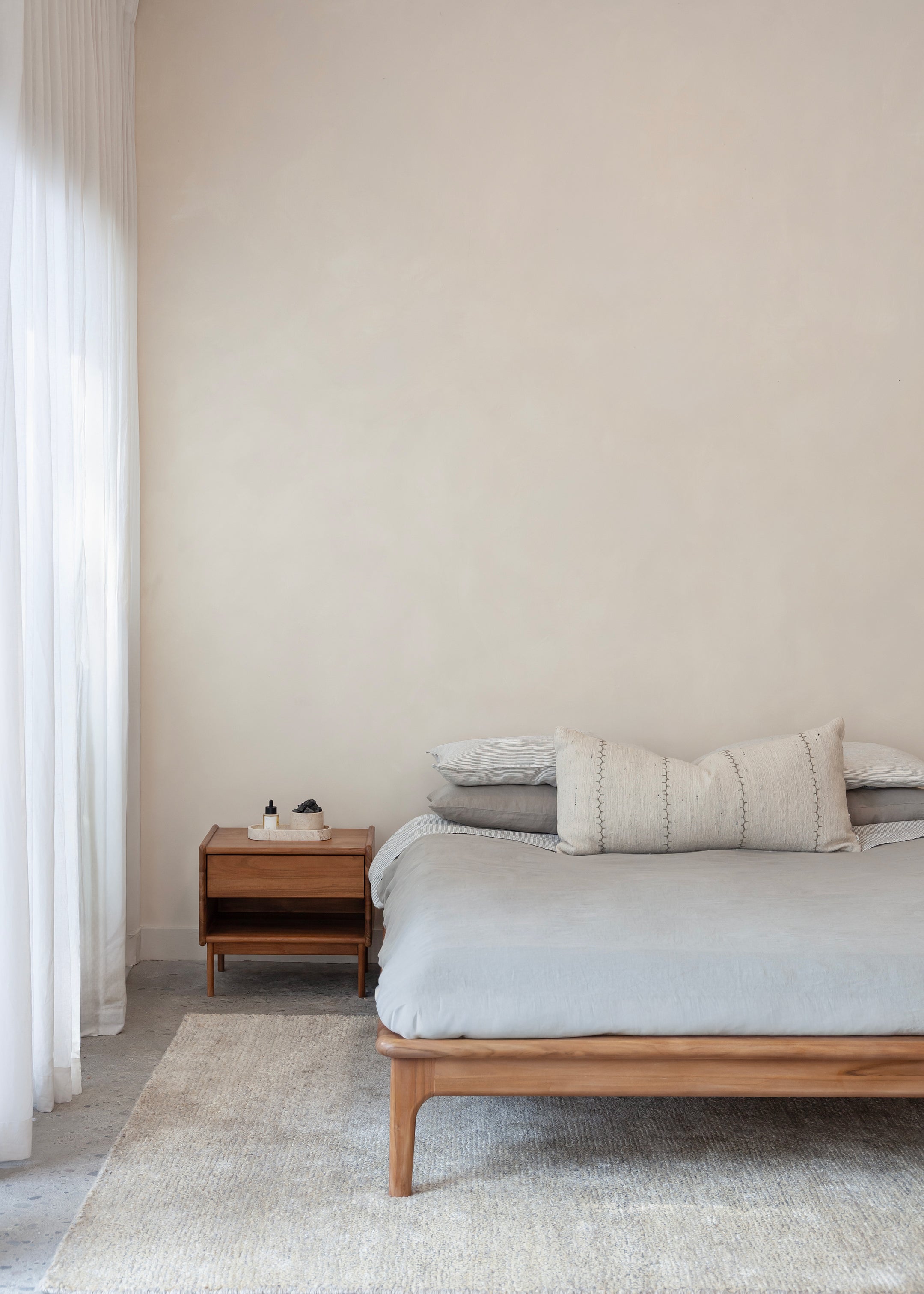 Noah Bed / Dark Teak