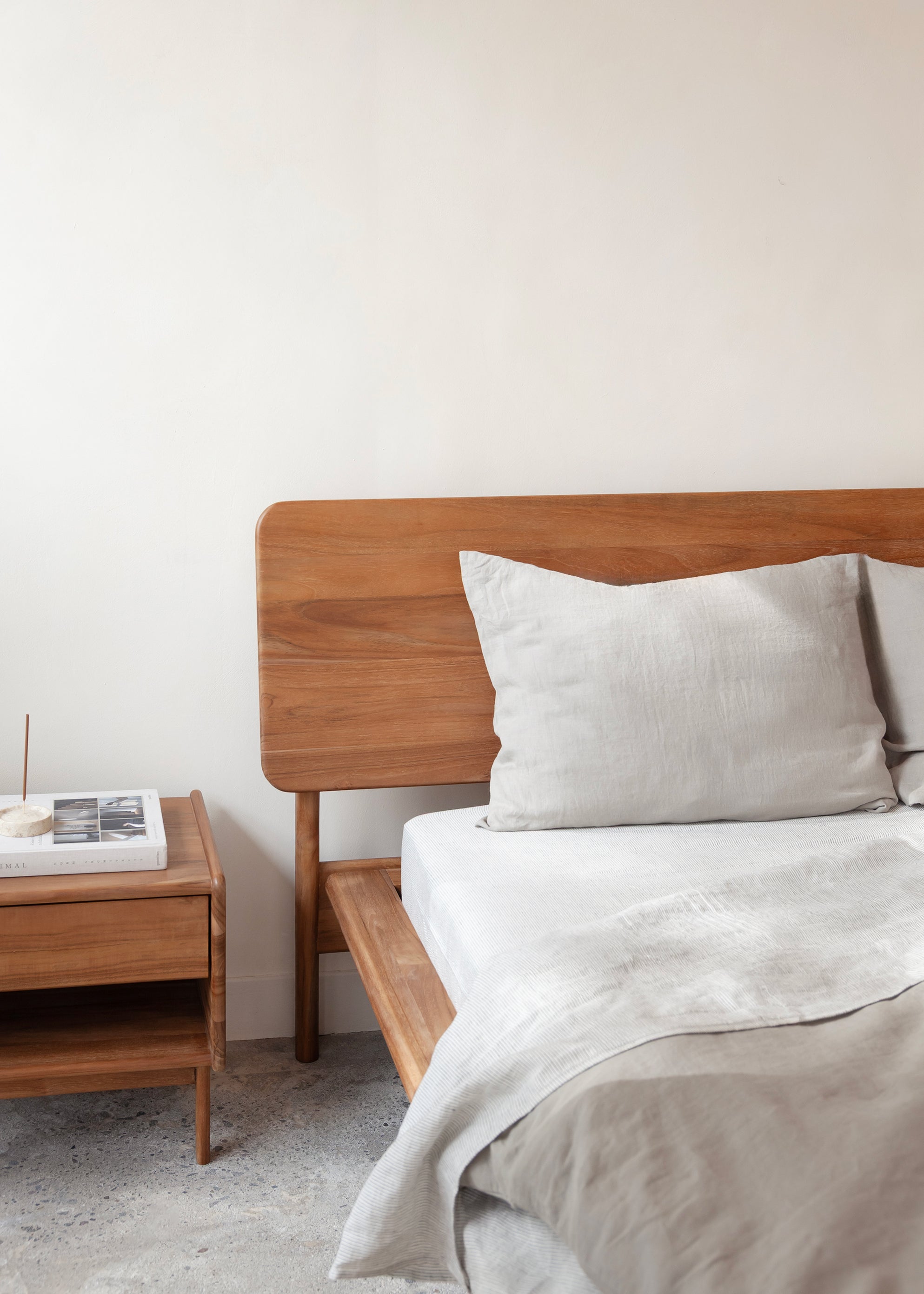 Noah Bed with Headboard / Dark Teak