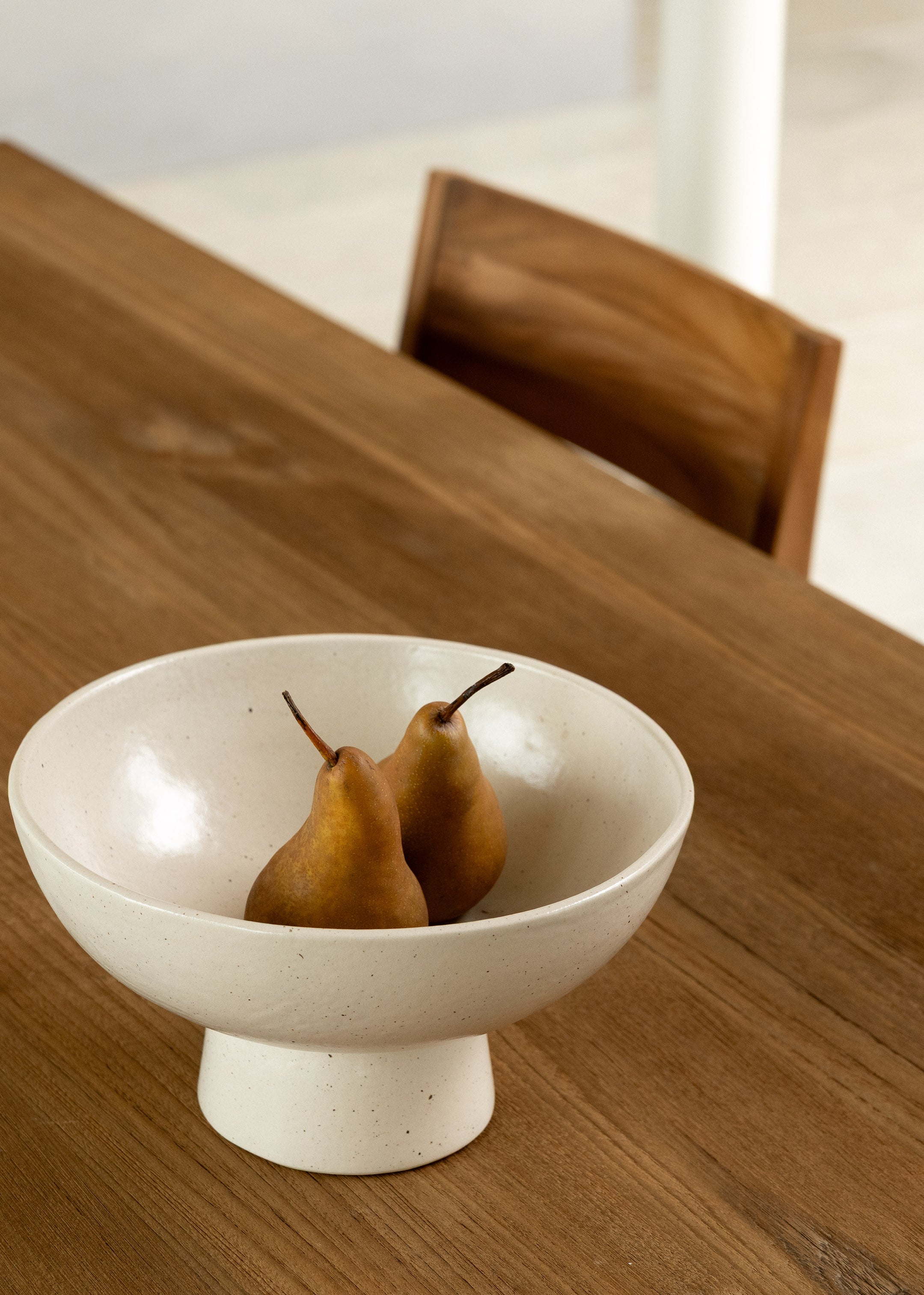 Lara Pedestal Bowl / Speckled White