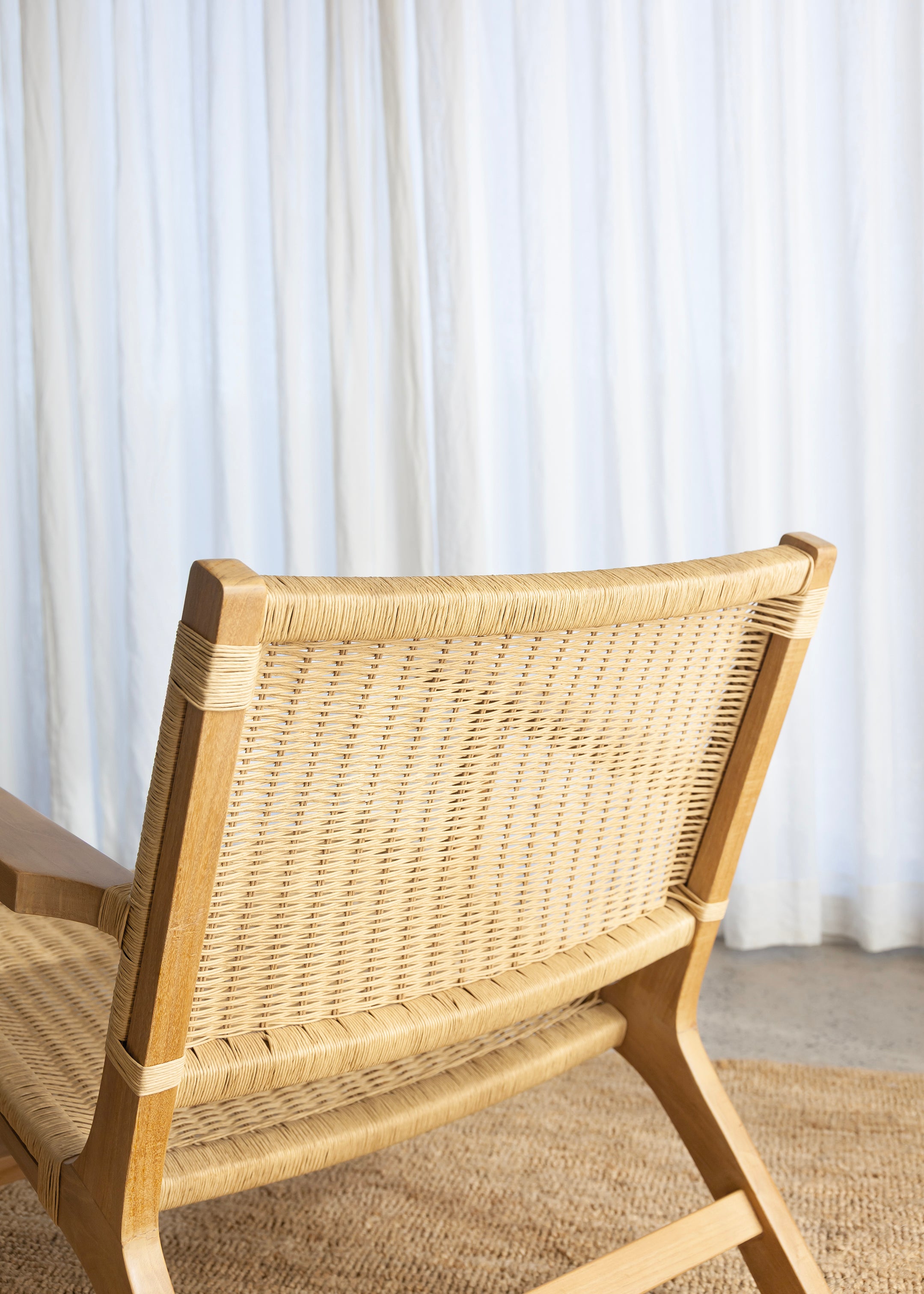Sunday Teak Lounger with Arm Rest / Natural