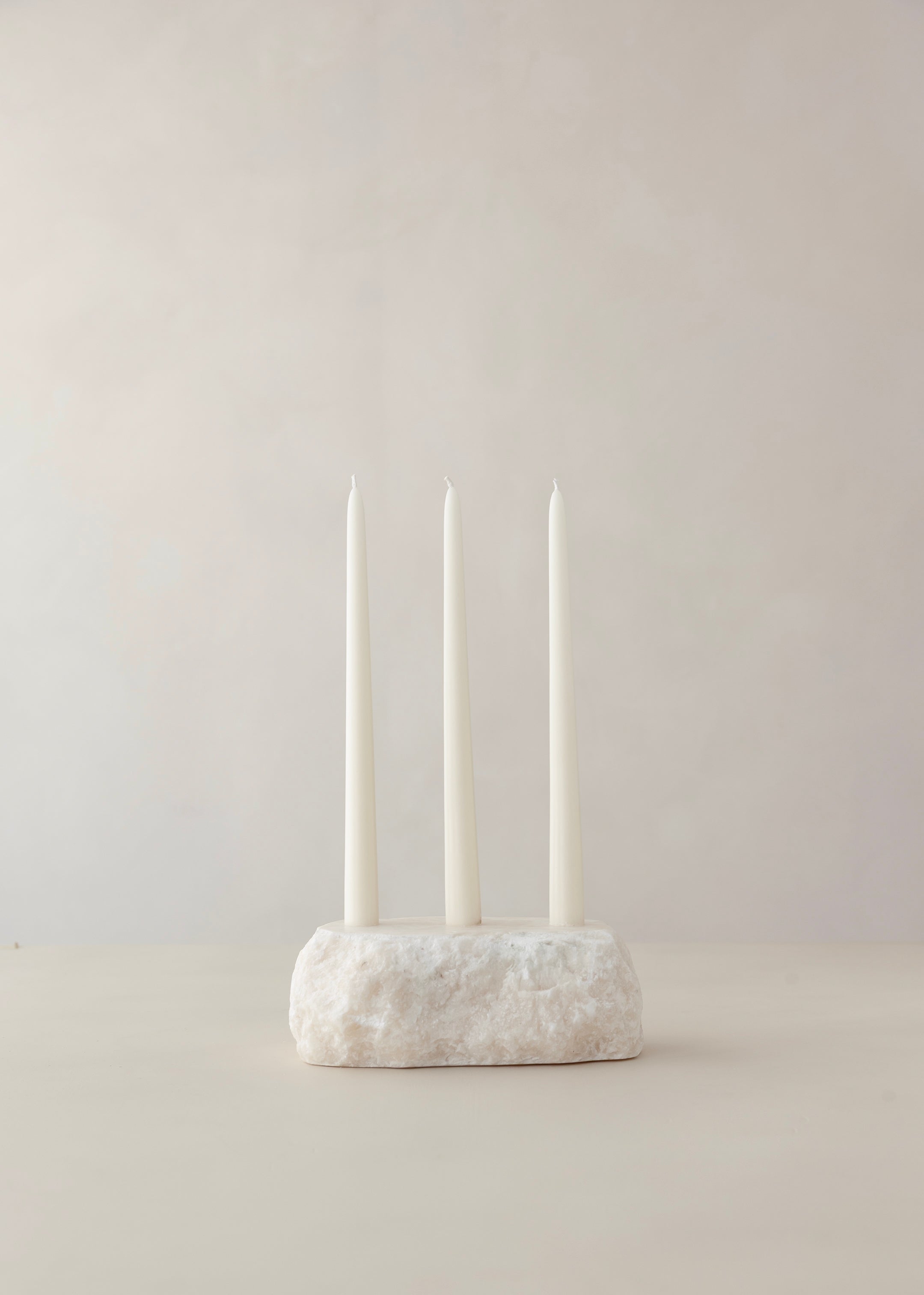 Vela Trio Onyx Candleholder / Ivory