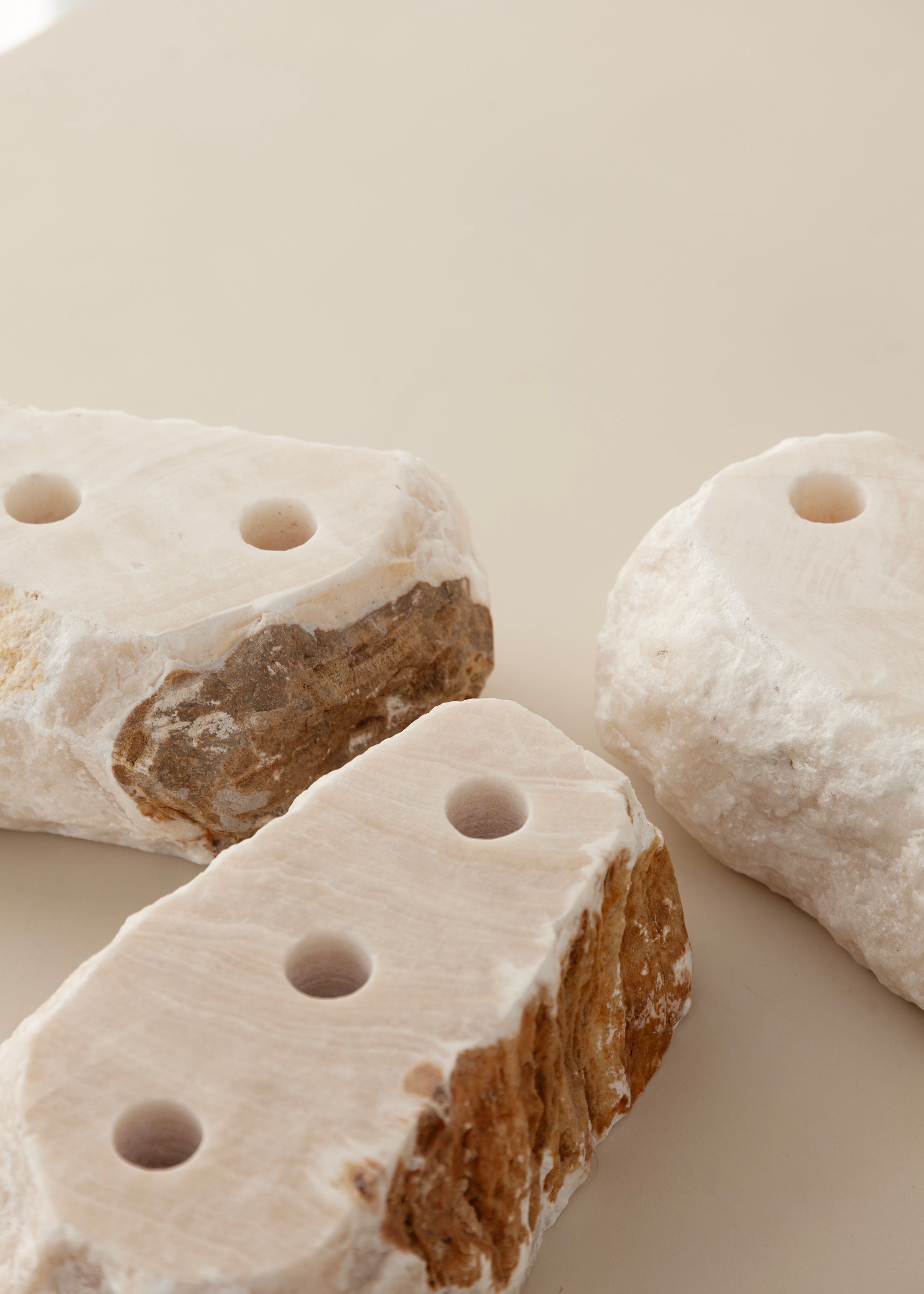 Vela Trio Onyx Candleholder / Ivory