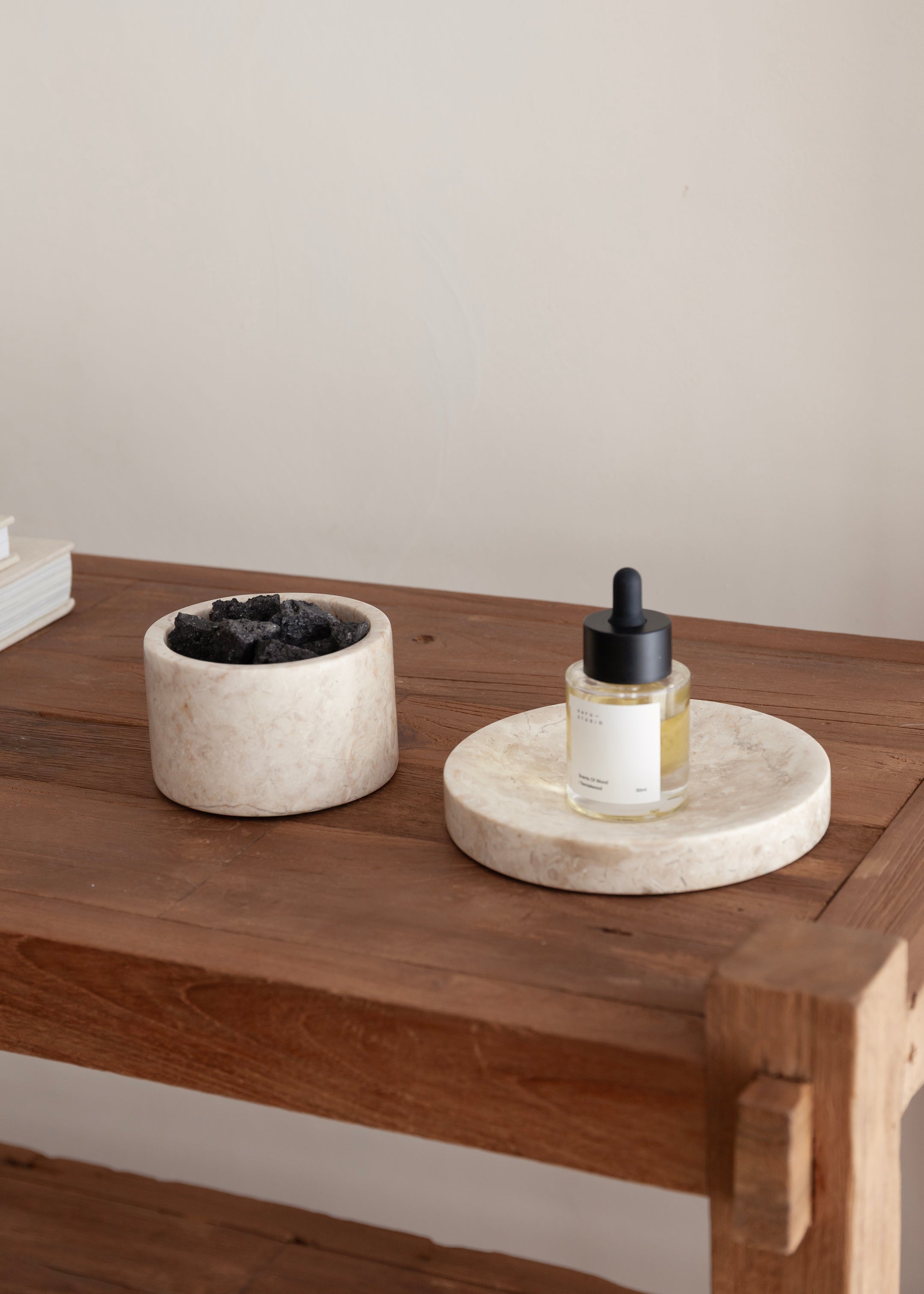 Kayu Signature Volcanic Rock Diffuser / Sandalwood