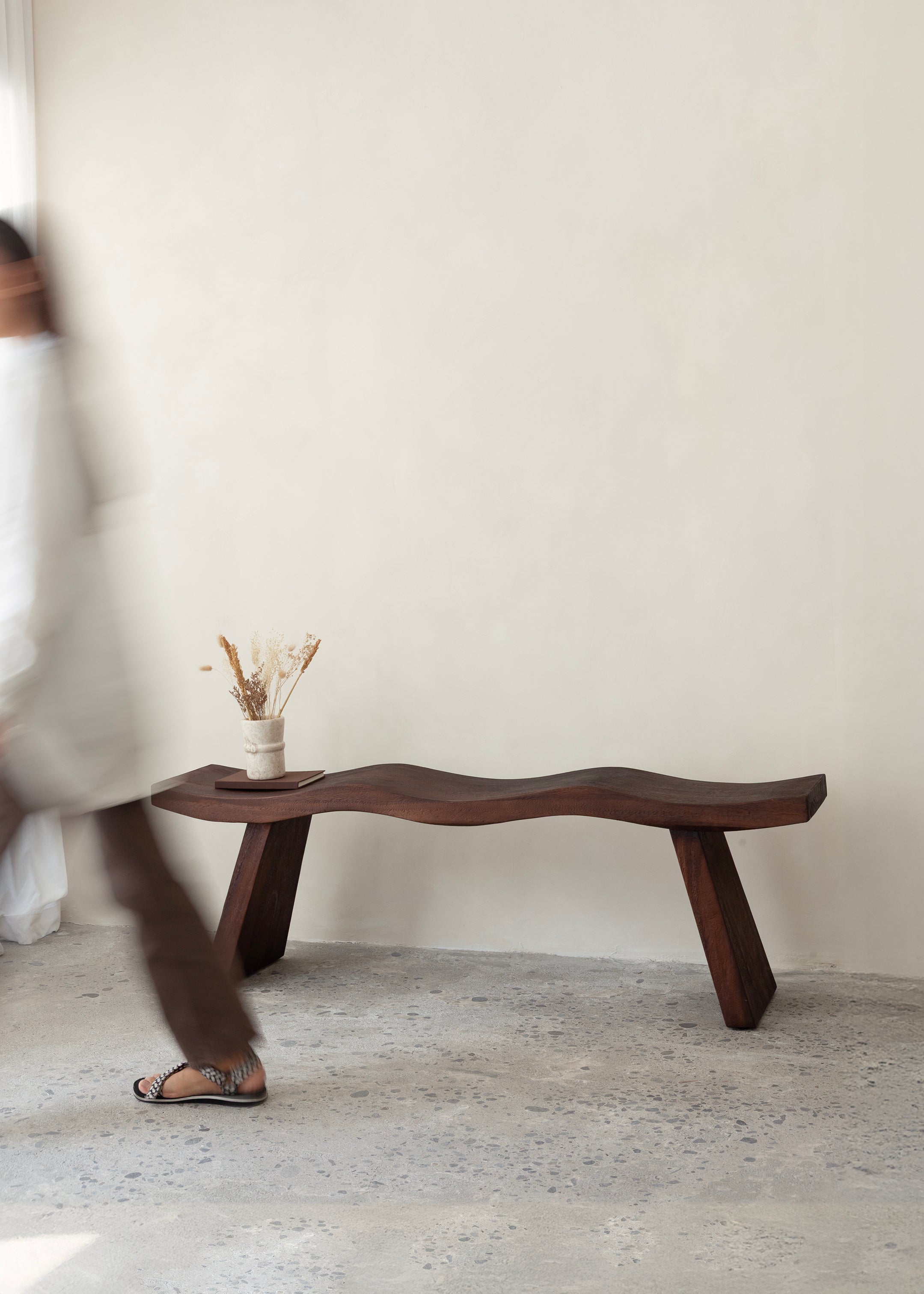 Wave Bench / Walnut