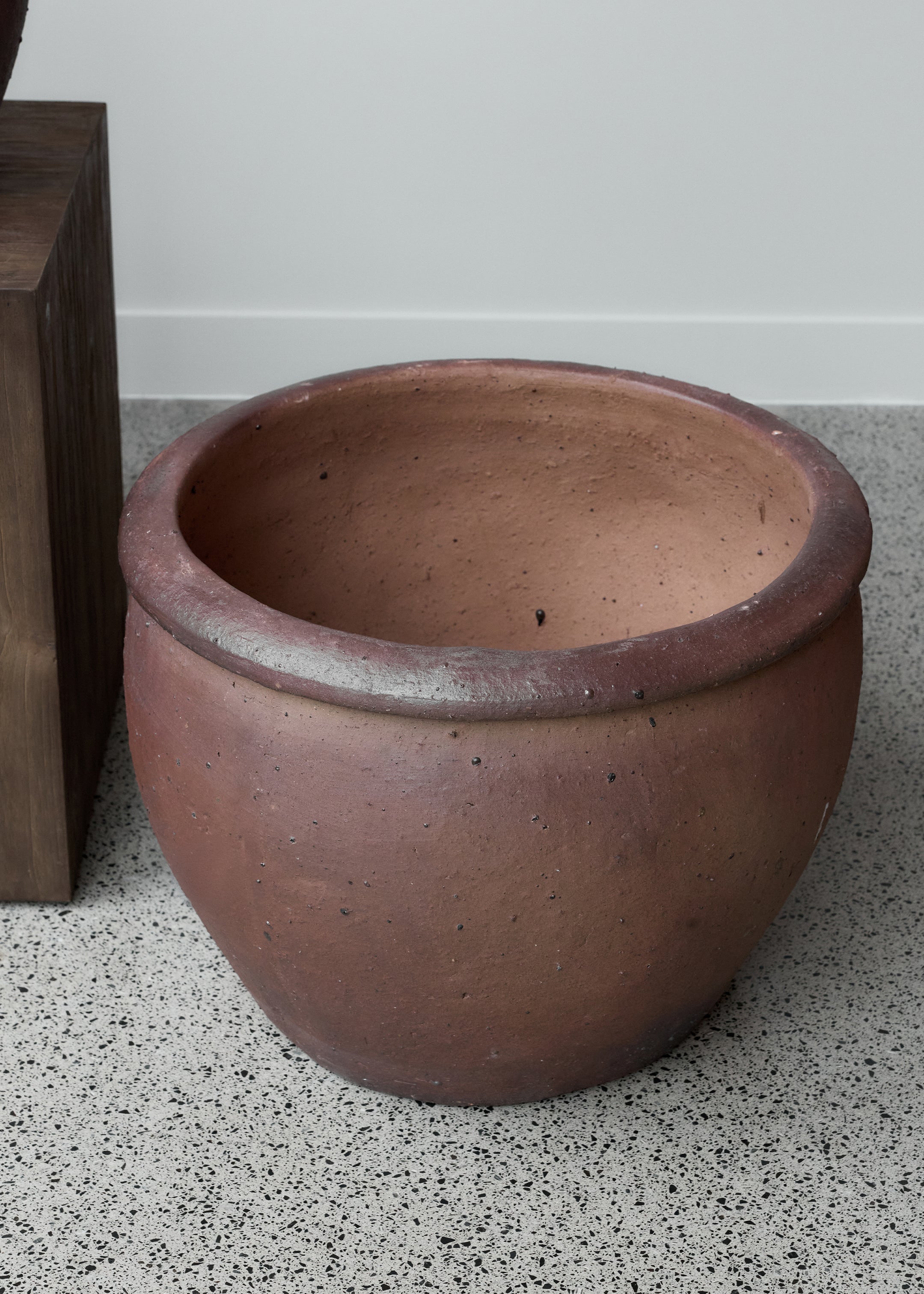 Dara Black Soil Pot / Large