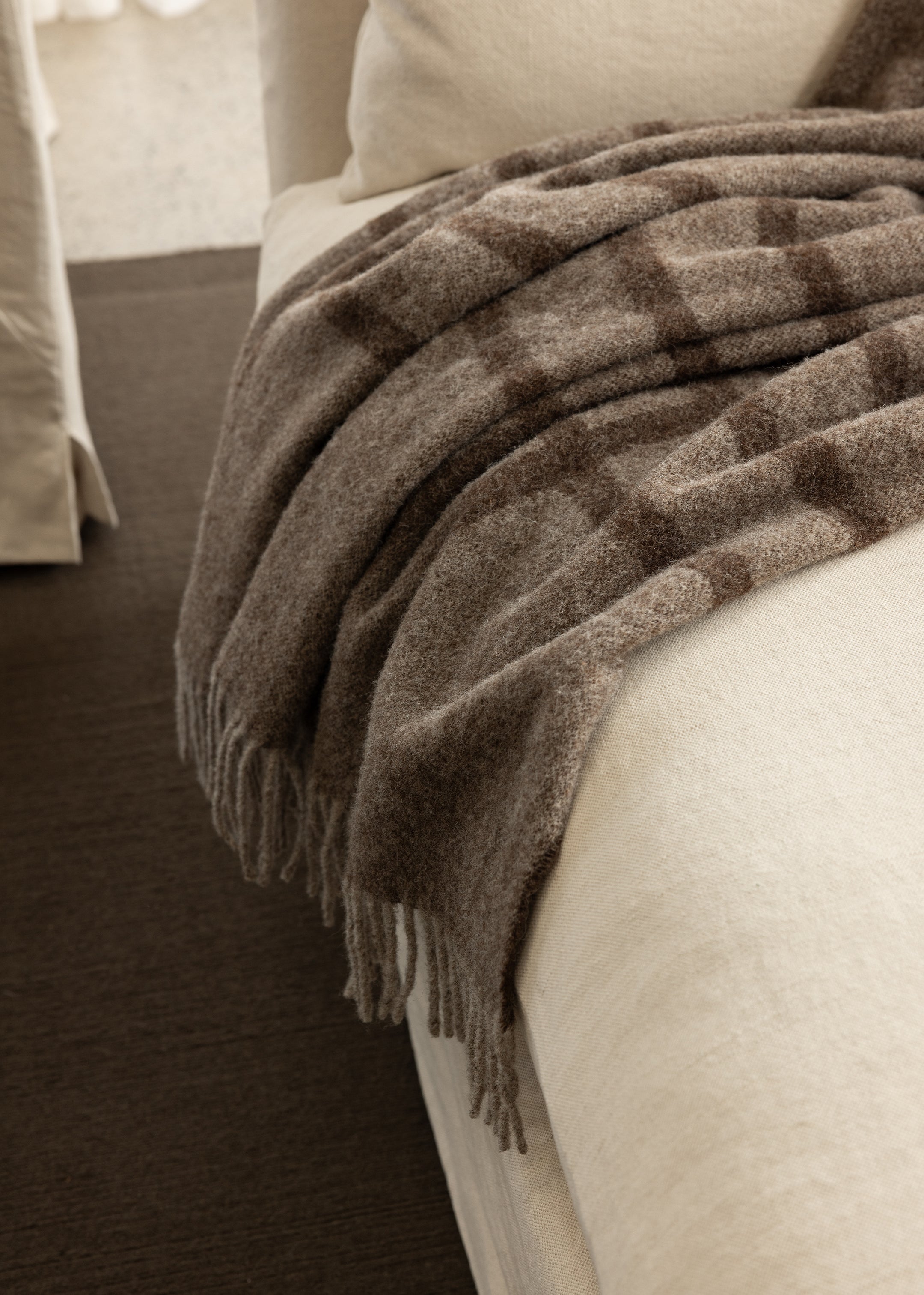 Fiordland Throw / Walnut