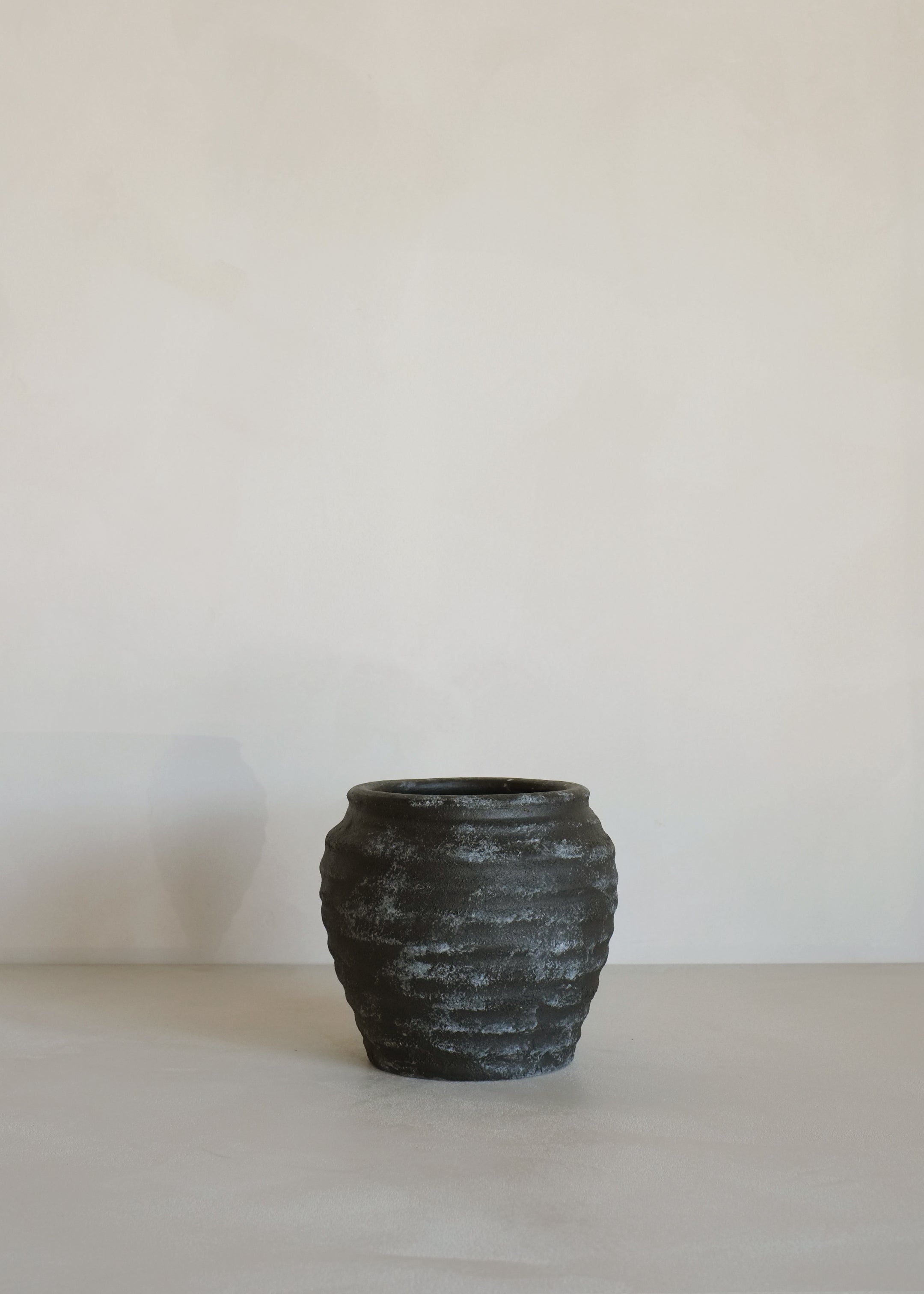 Nemu Antique Vase / Black