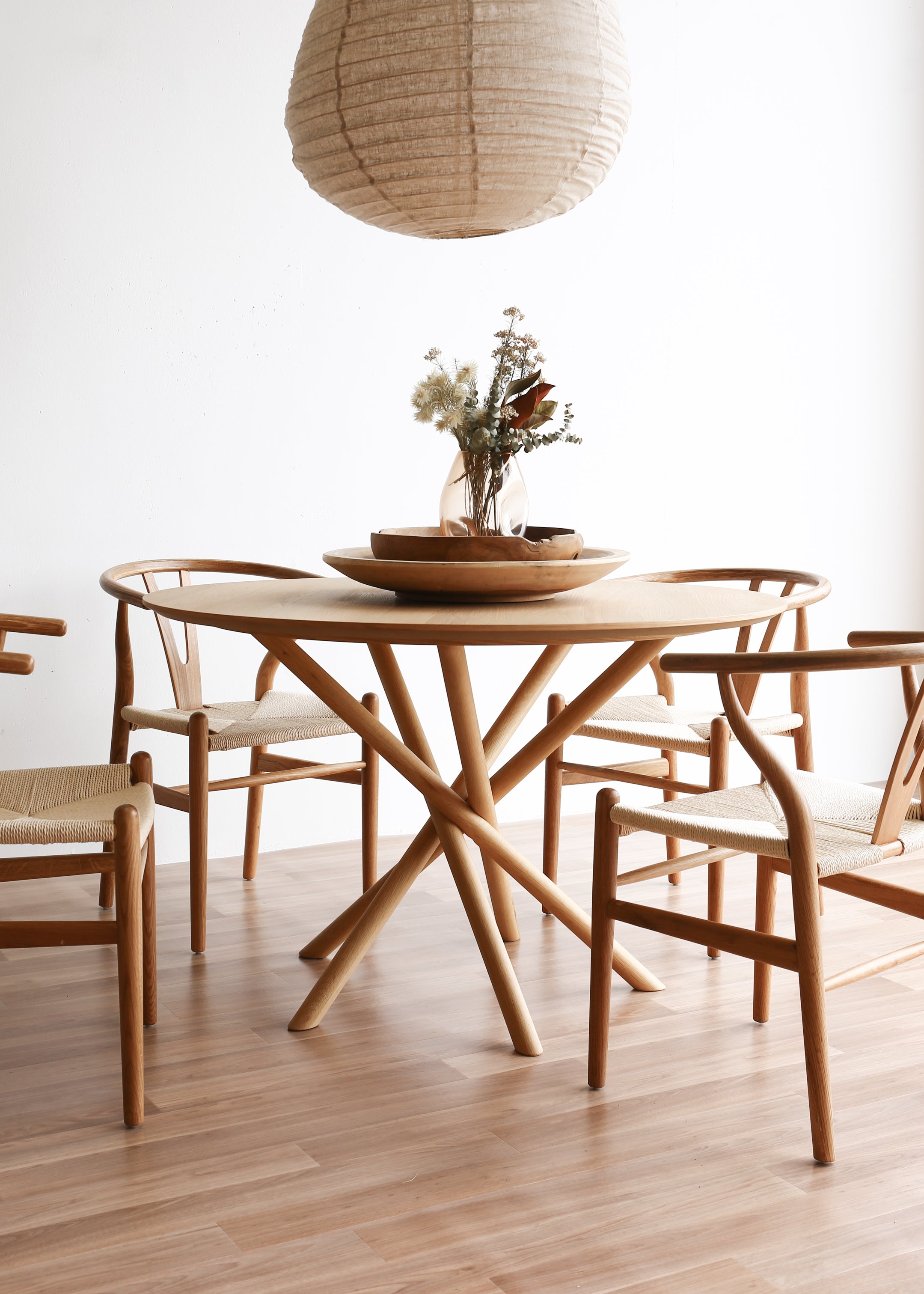 Harper Round Dining Table / Oak