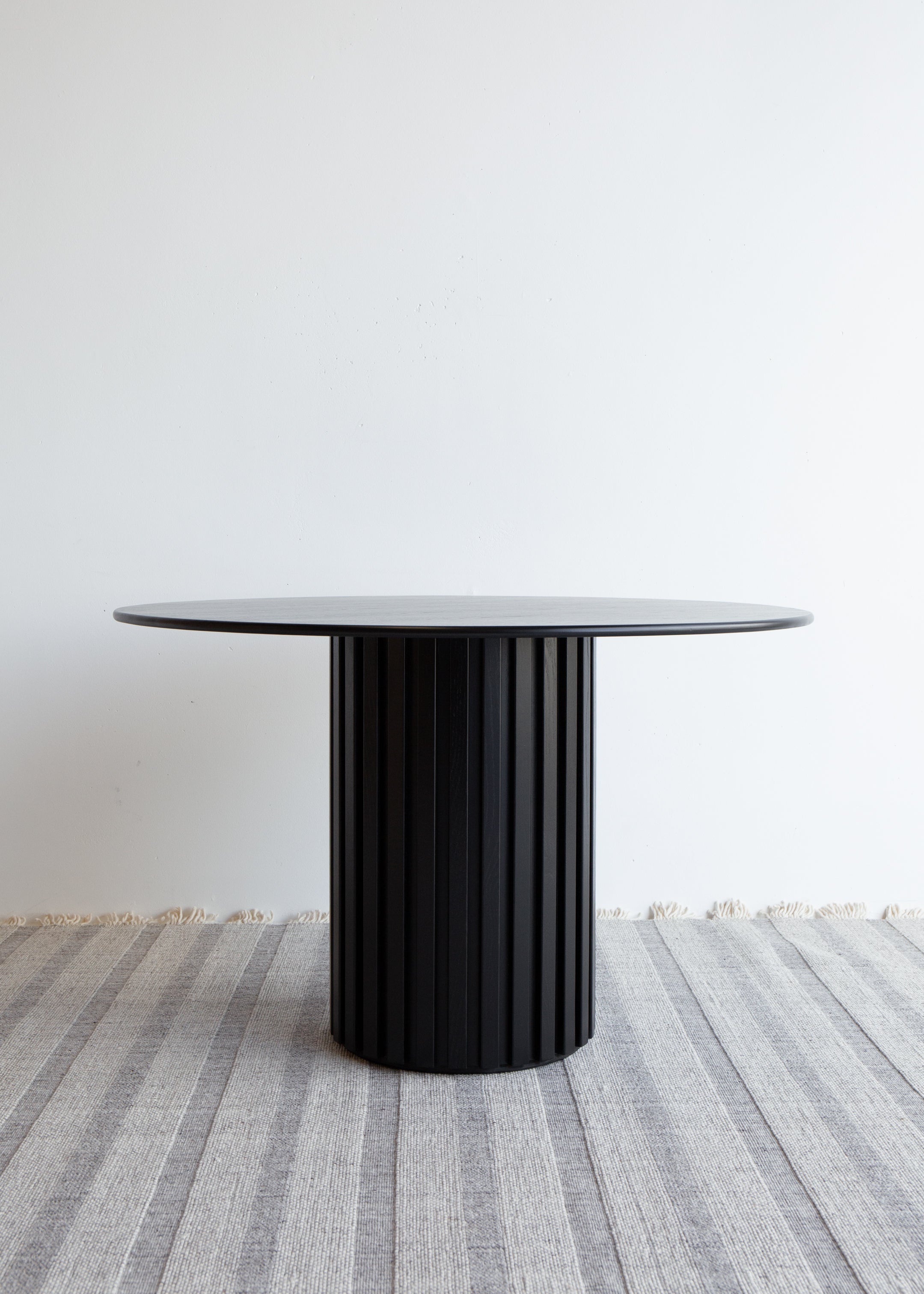 Sophie Round Dining Table / Black