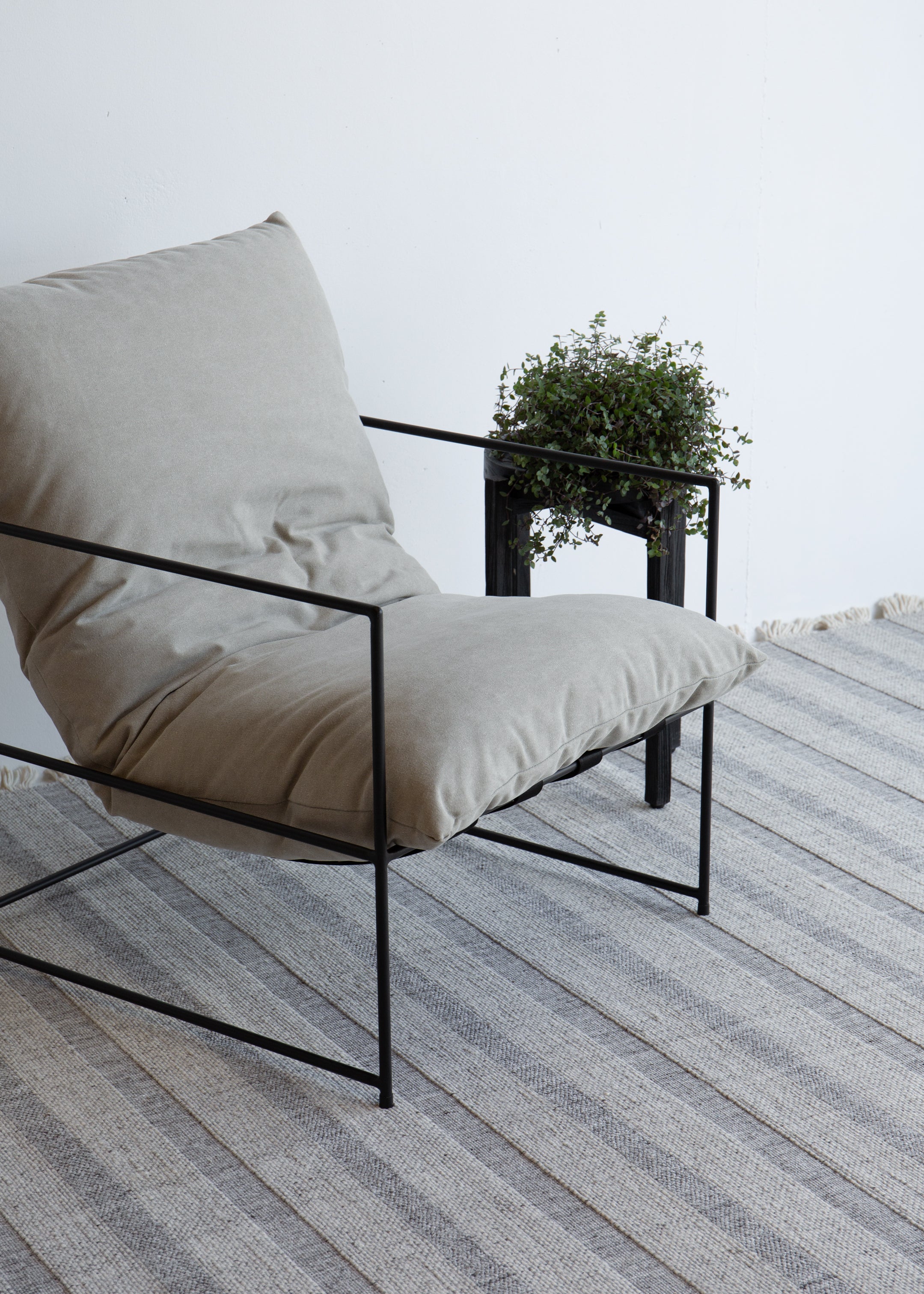 Lauro Occasional Chair / Desert Linen