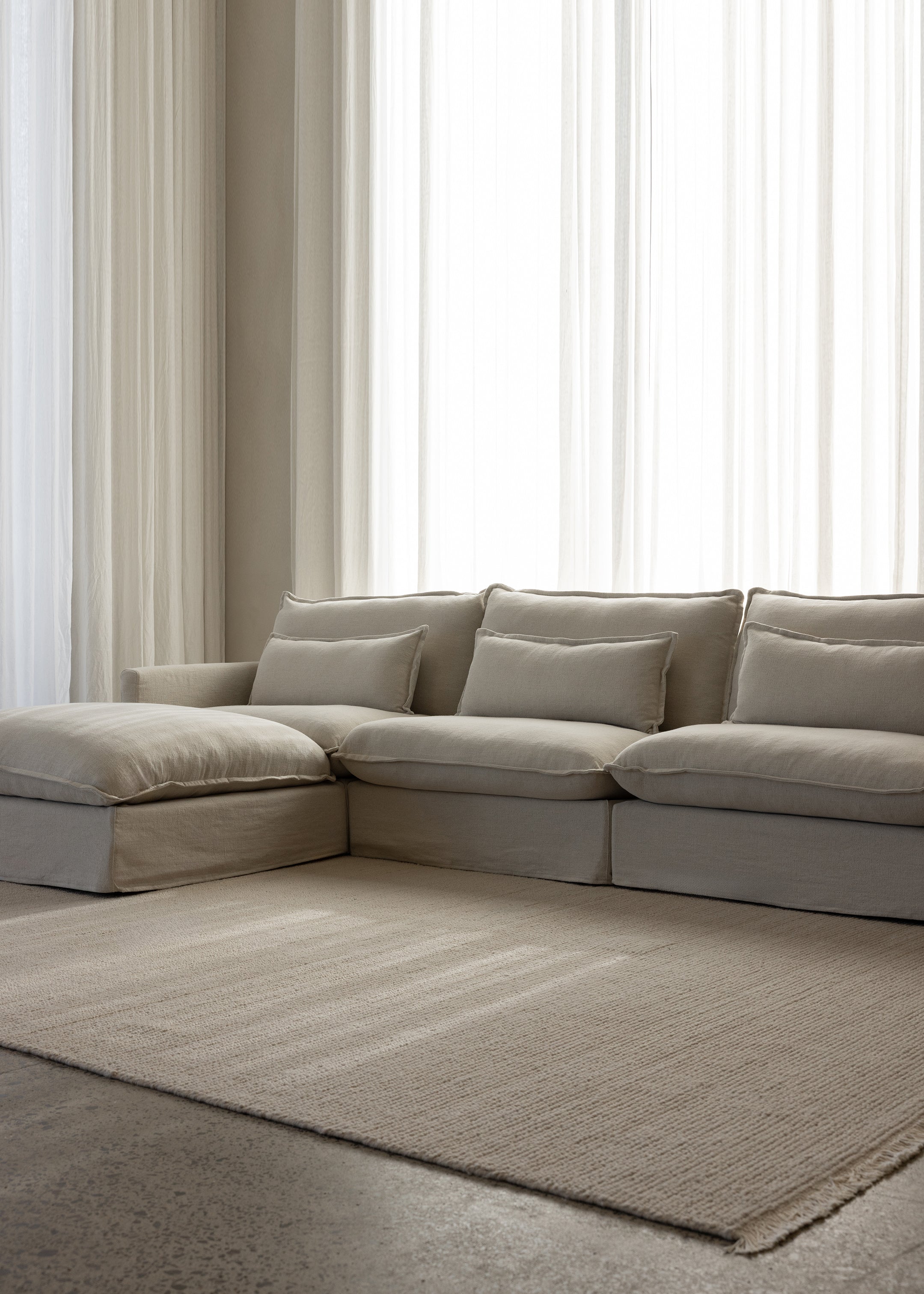 Benny Sectional Sofa / 4-Piece Ottoman