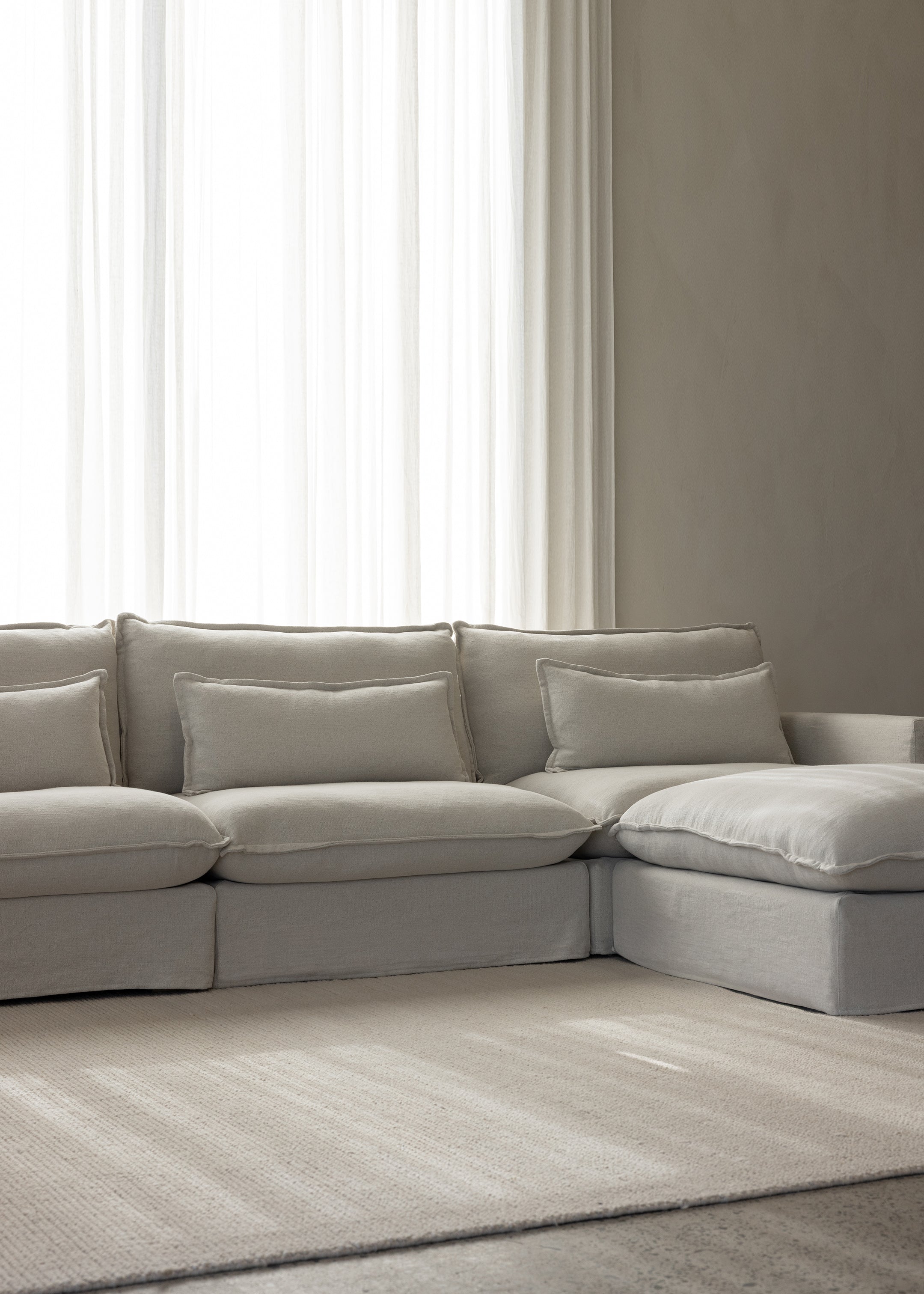 Benny Sectional Sofa / 4-Piece Ottoman