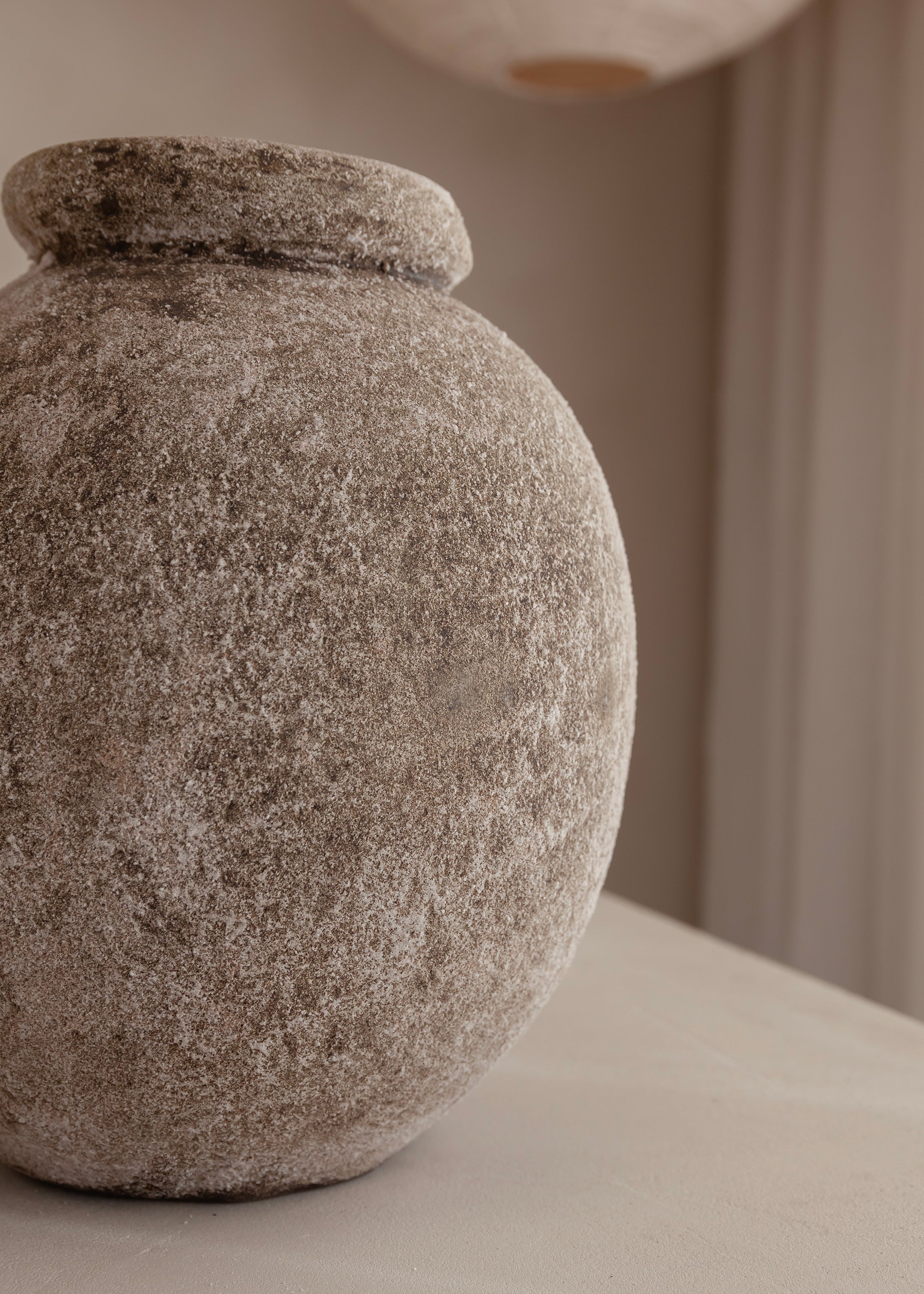 Earthenware Round Vessel / Aged Natural