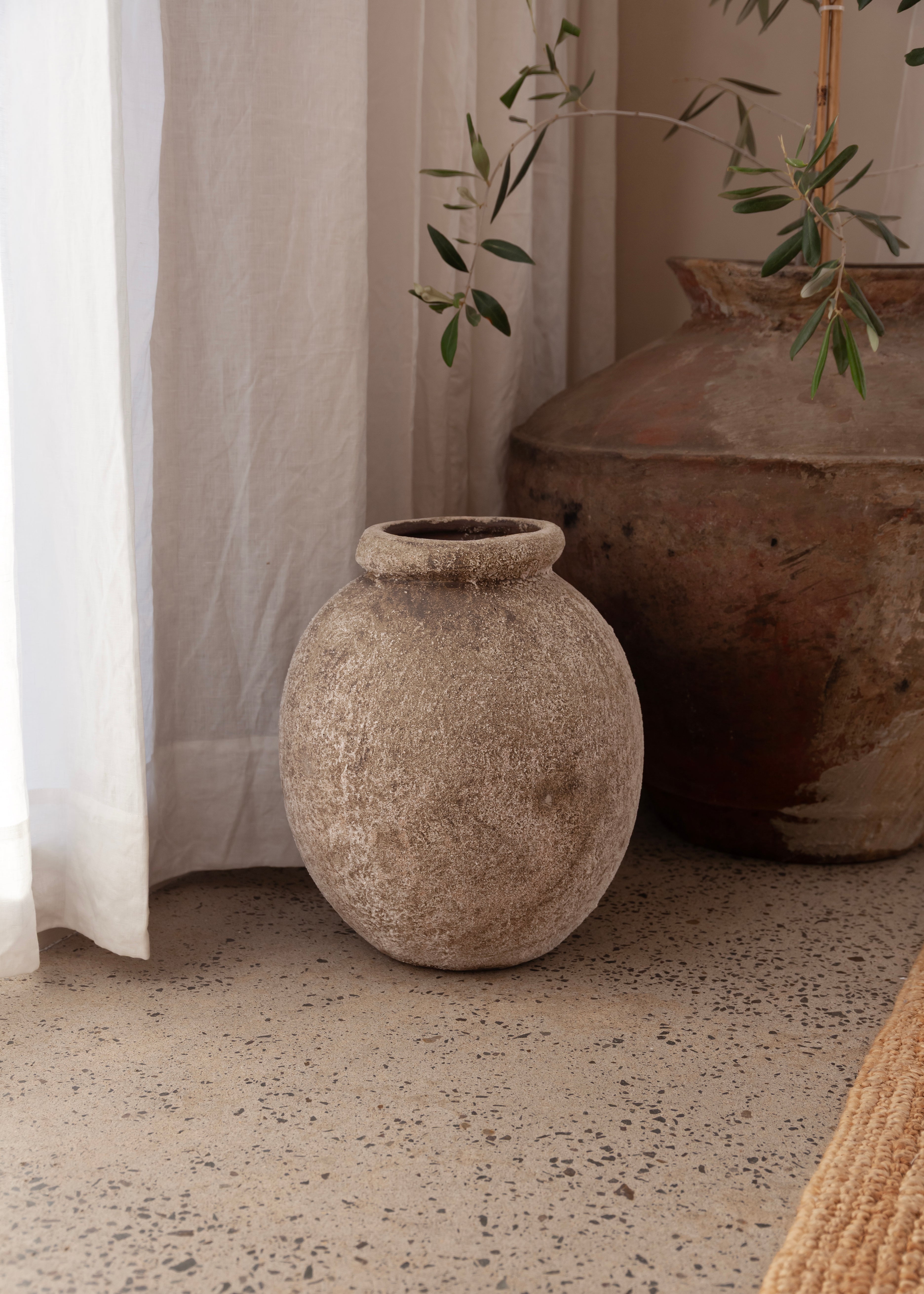 Earthenware Round Vessel / Aged Natural