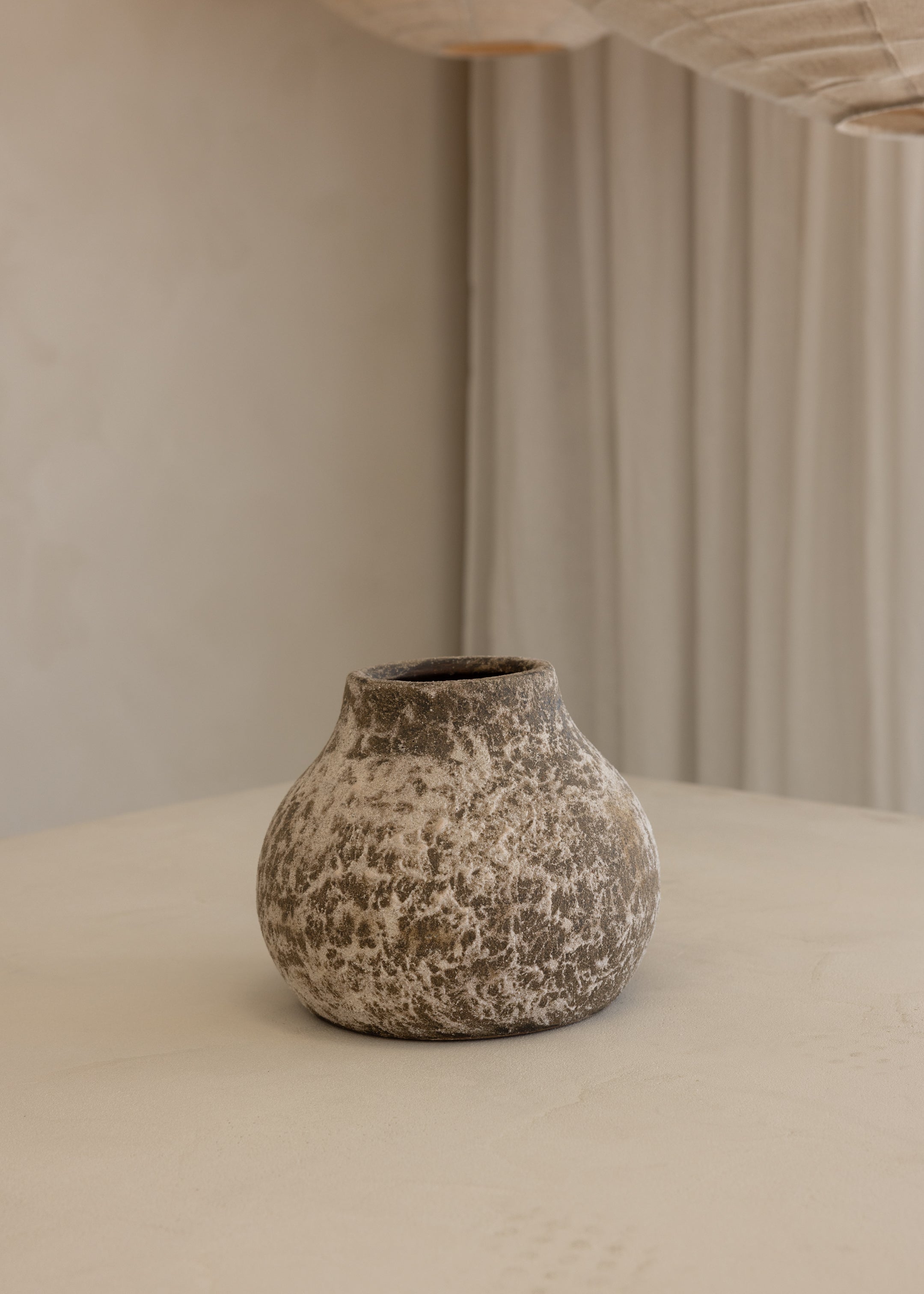 Earthenware Round Vessel / Aged Natural