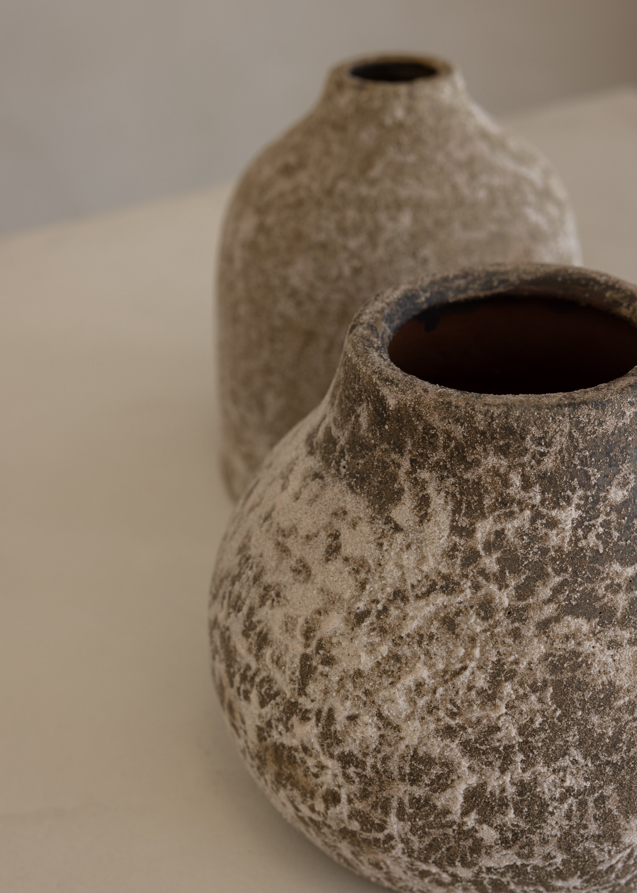 Earthenware Round Vessel / Aged Natural