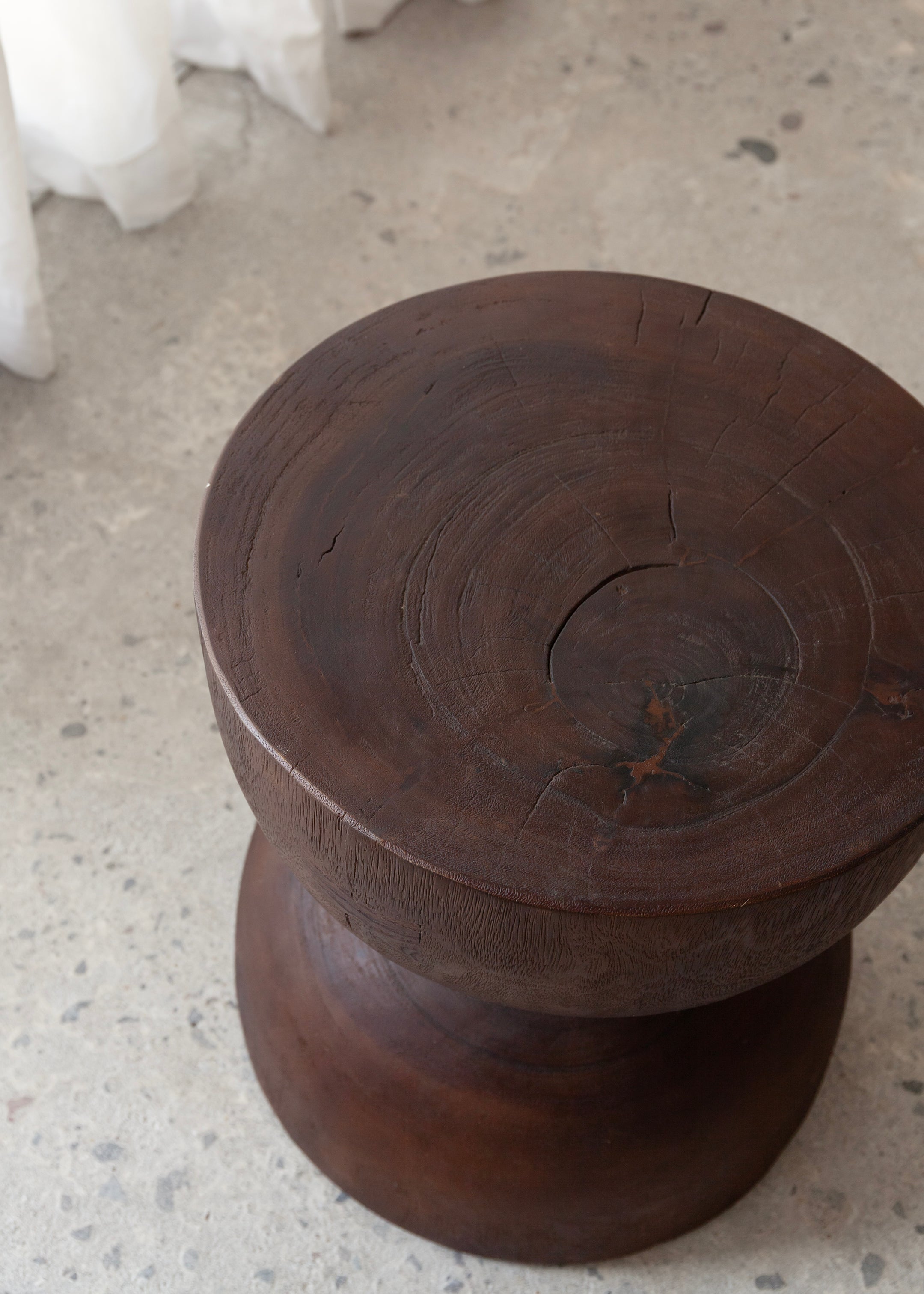 Flora Stump / Walnut