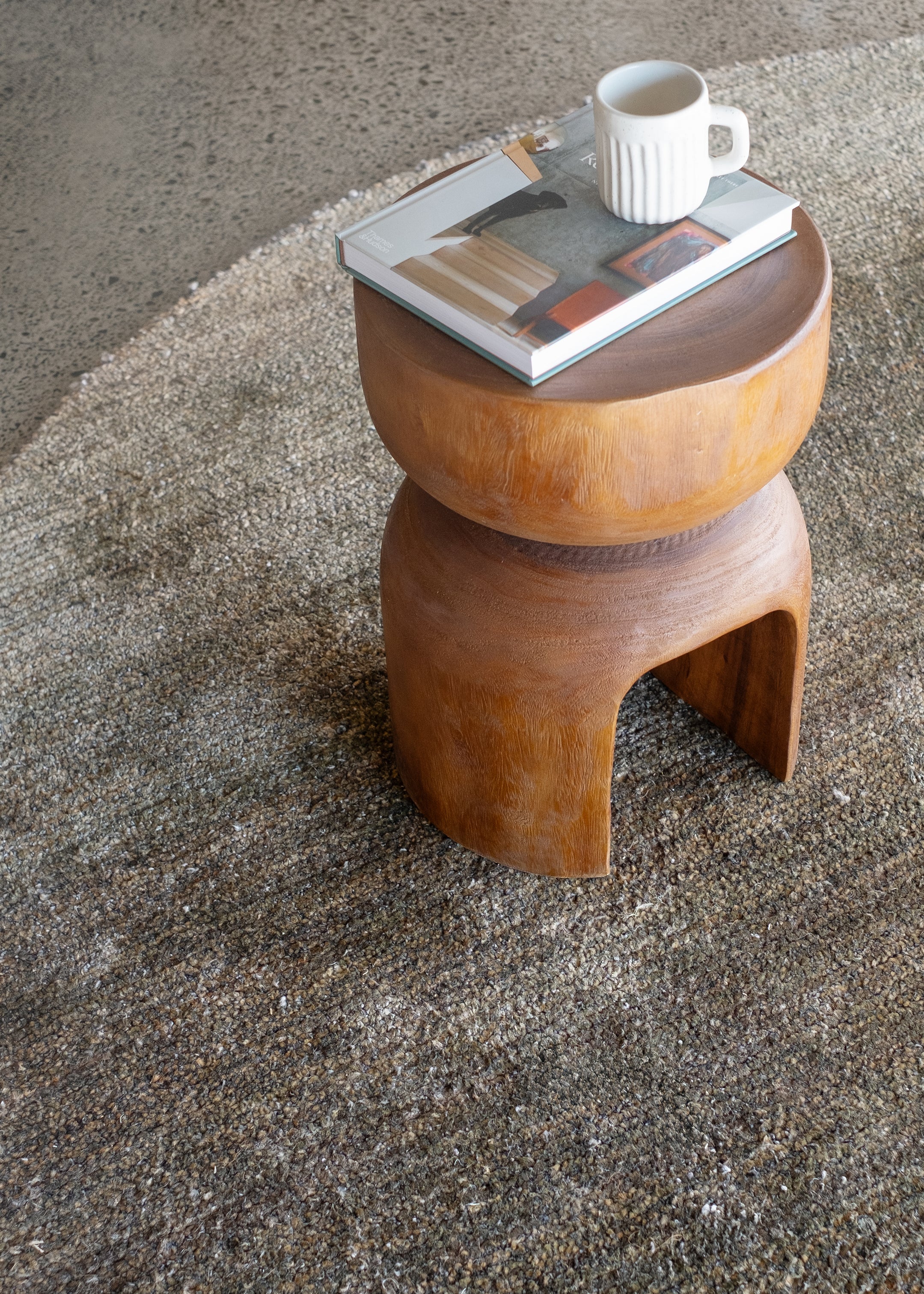 Fairbanks Round Floor Rug / Fossil