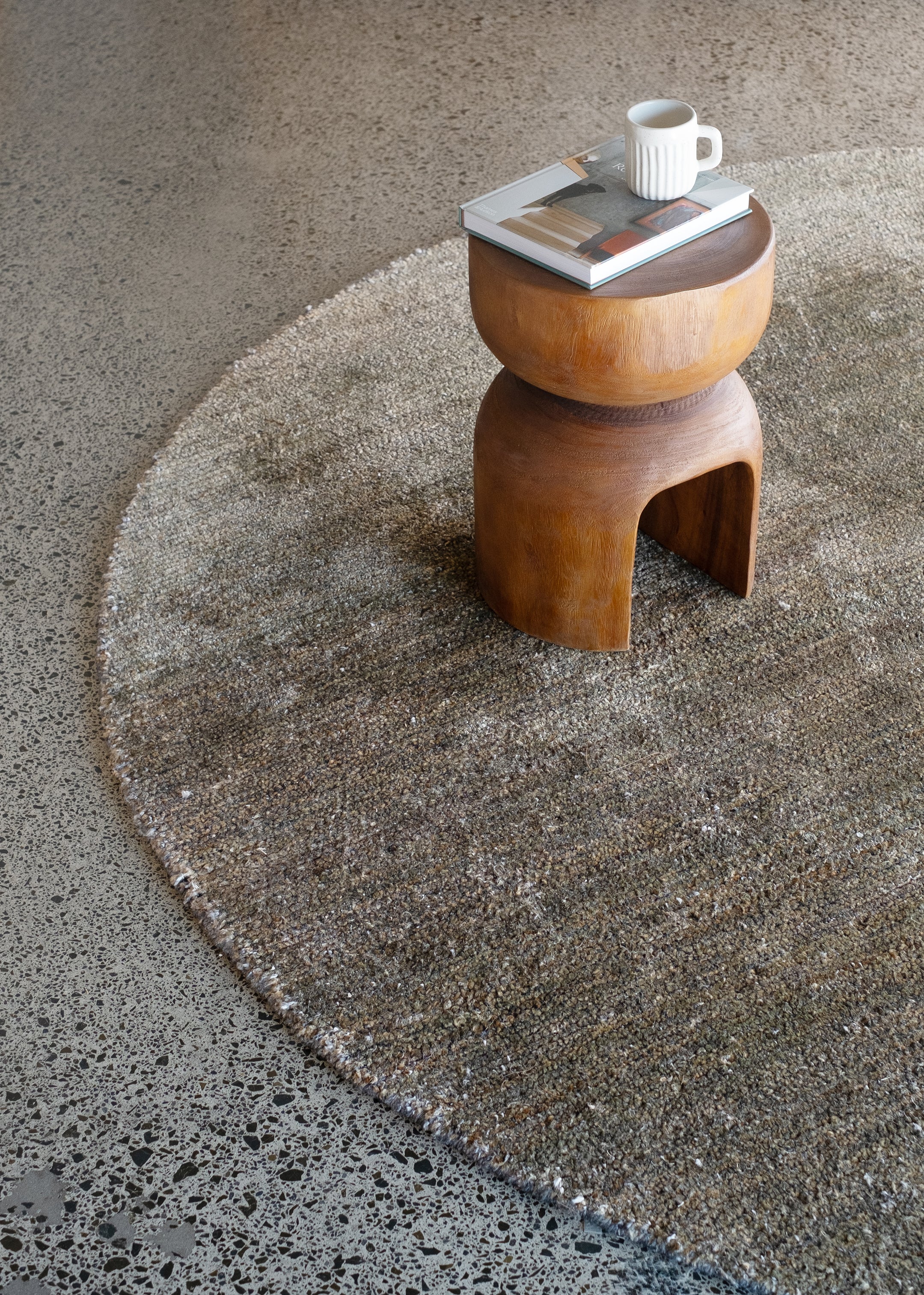 Fairbanks Round Floor Rug / Fossil