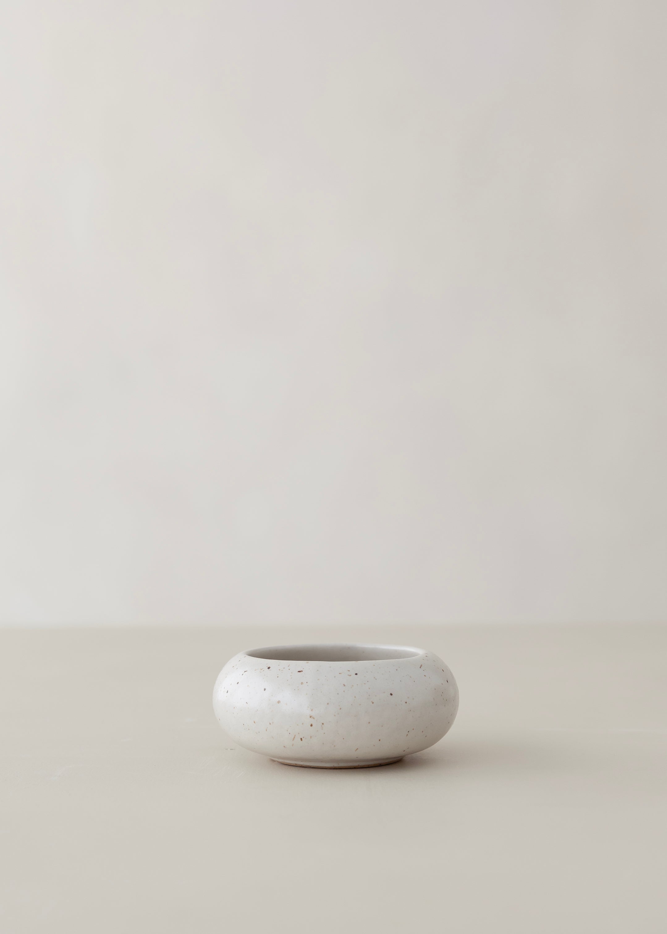 Giri Bowl / Speckled White