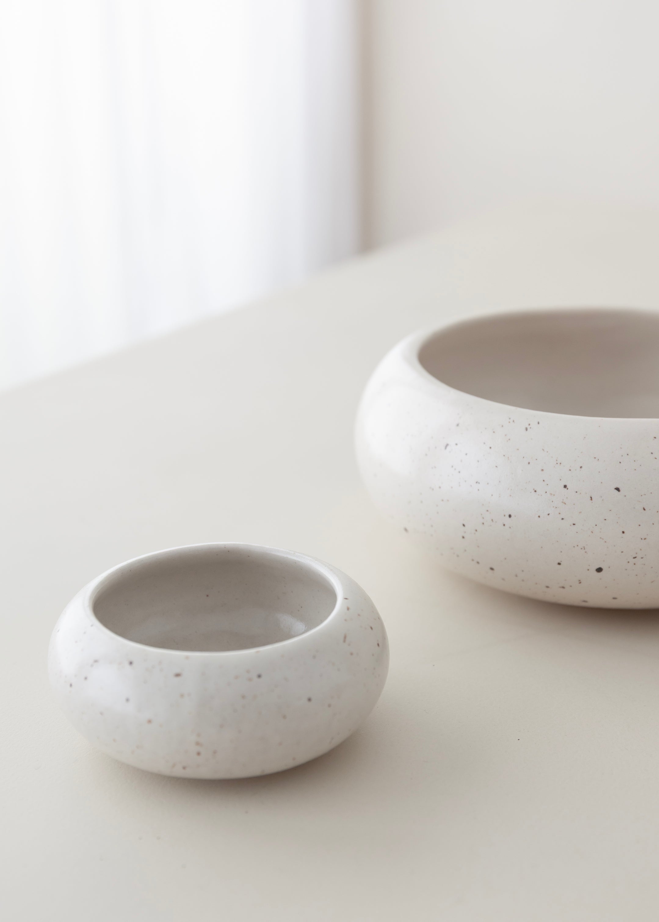 Giri Bowl / Speckled White