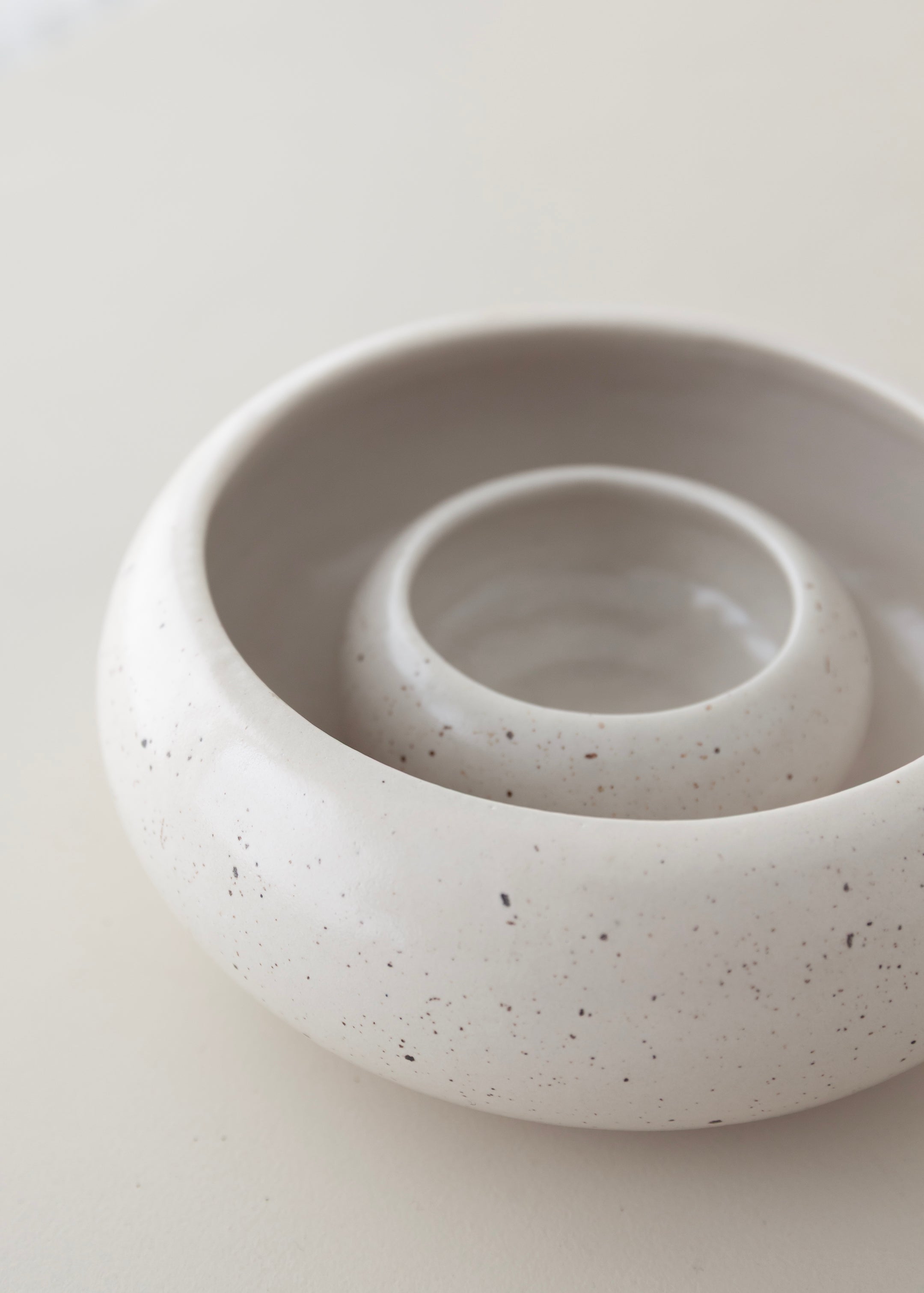 Giri Bowl / Speckled White