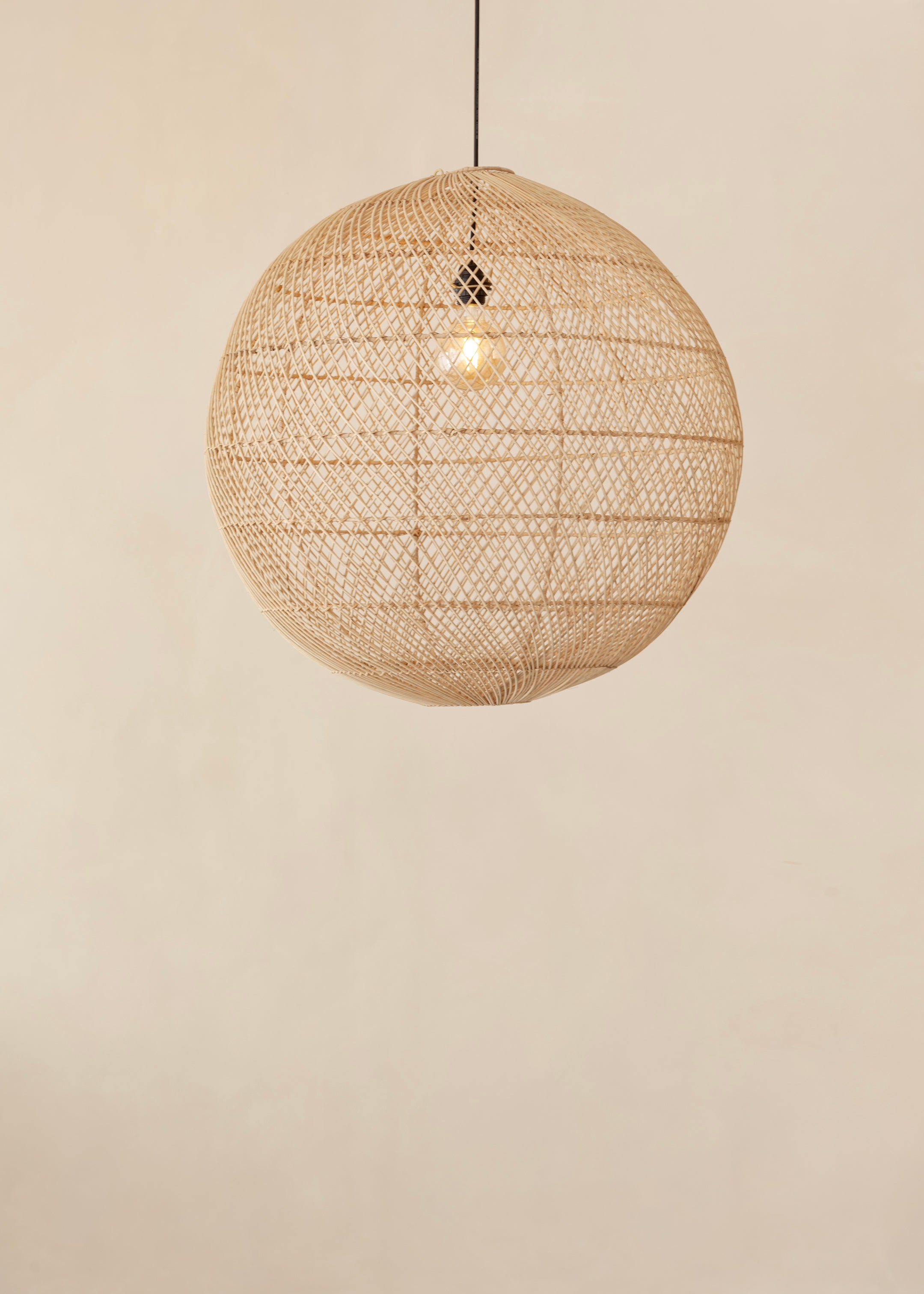 Globe Pendant / Natural