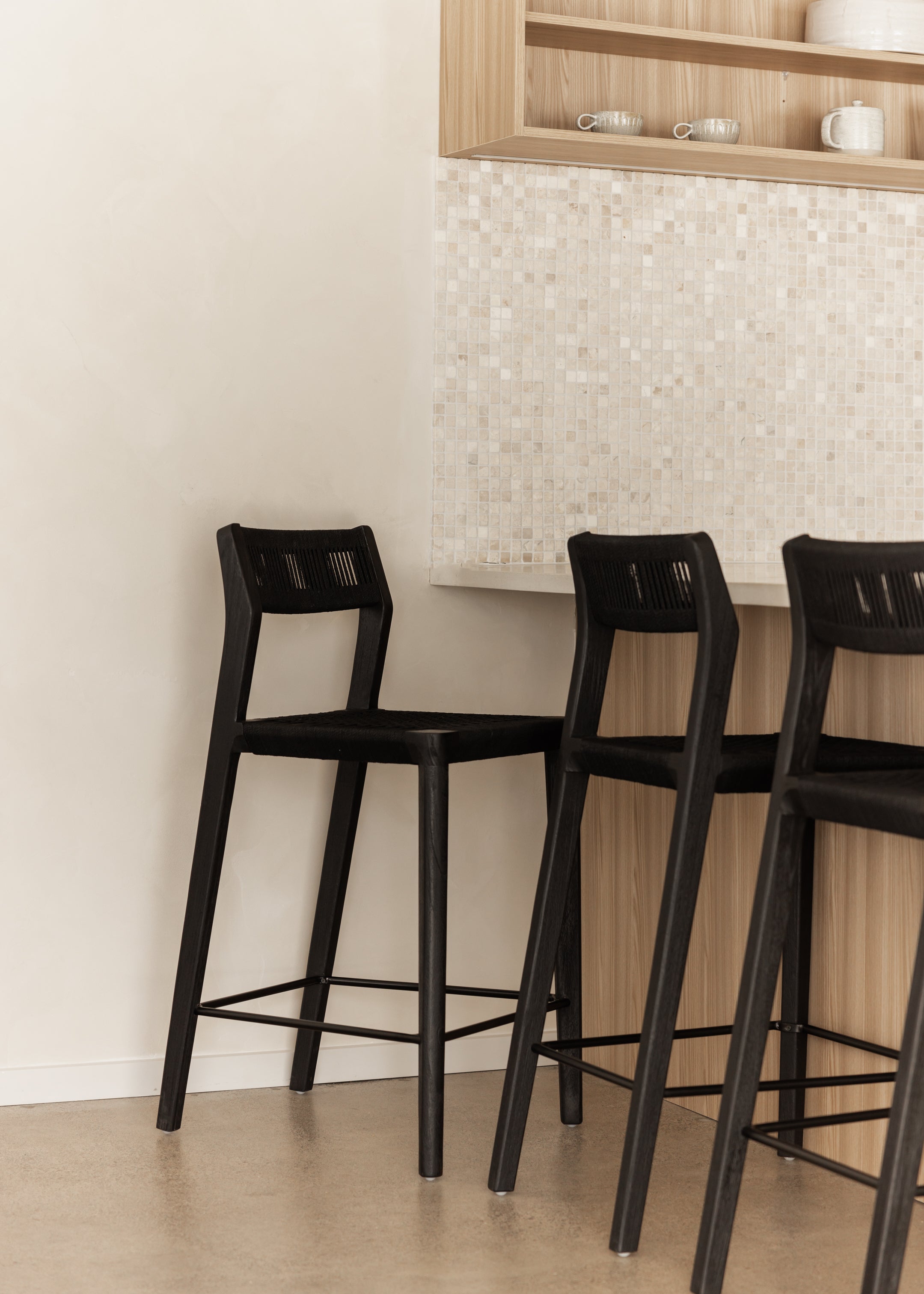 Glide Luxe Bar Stool / Black Loom