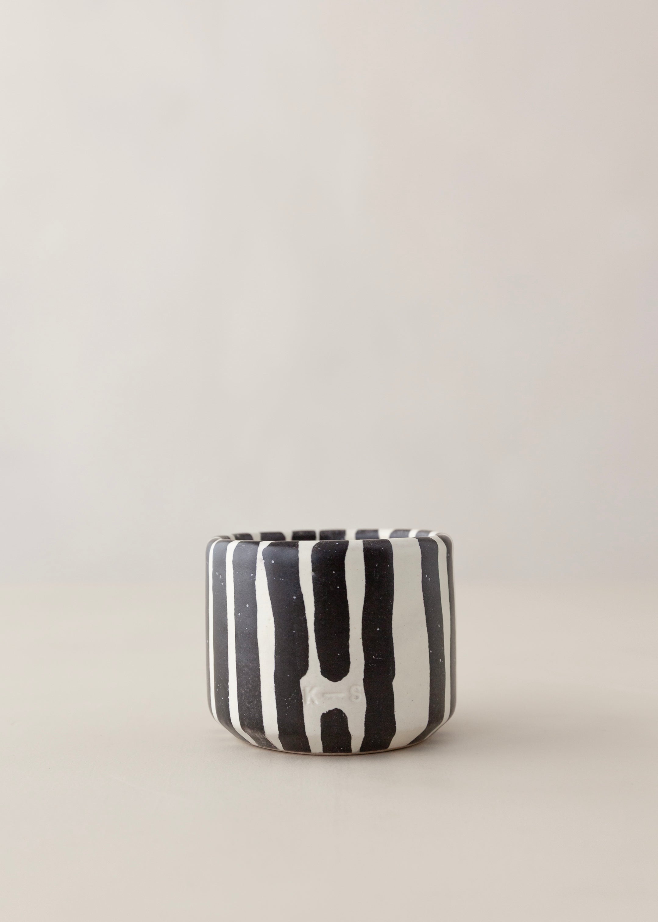 Hand-Poured Natural Wax Scented Candle / Oud / Striped