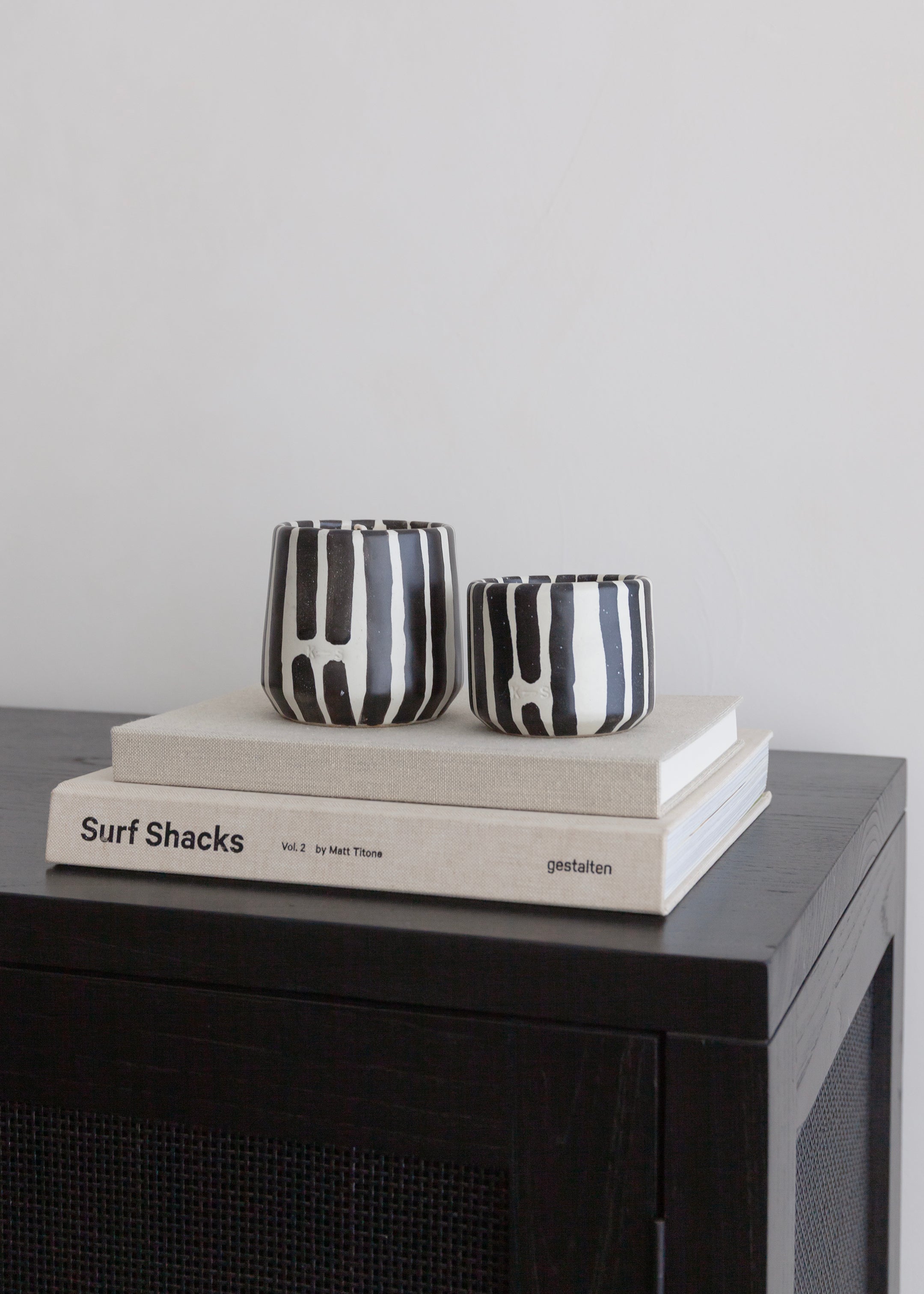 Hand-poured Natural Wax Scented Candle / Sandalwood / Striped
