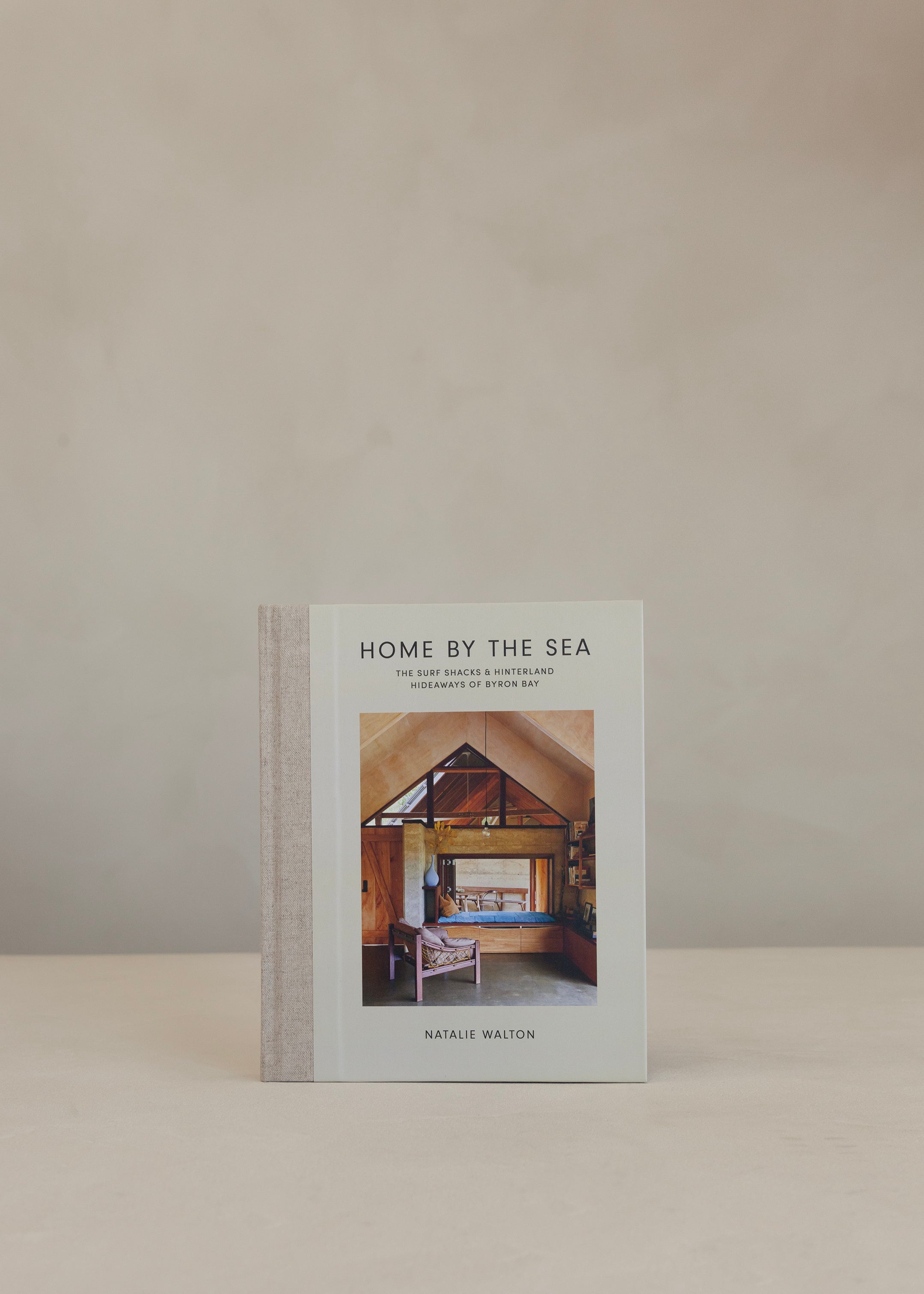 Home By The Sea / The Surf Shacks And Hinterland Hideaways Of Byron Bay