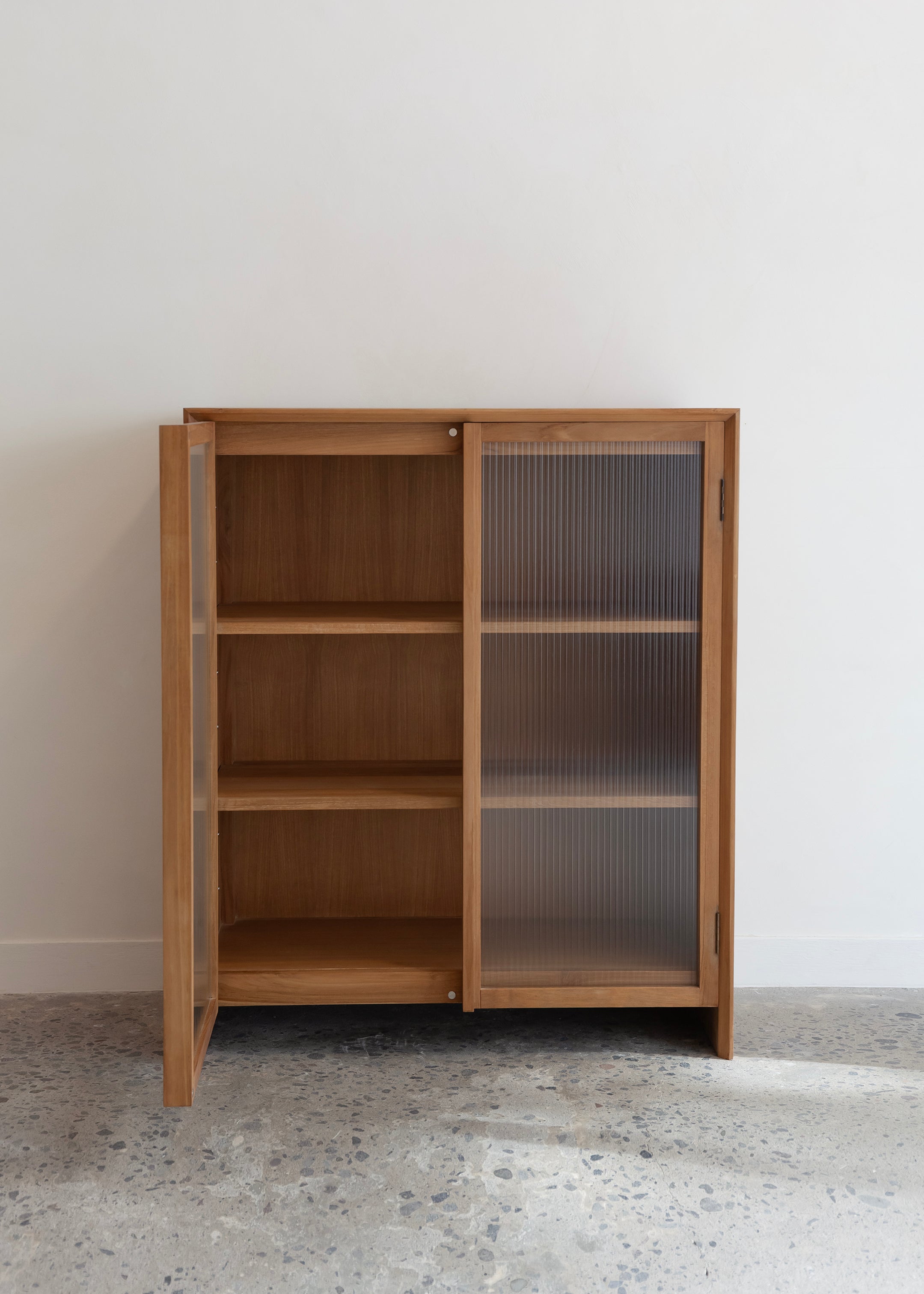 Jasper Glass Cabinet / Low