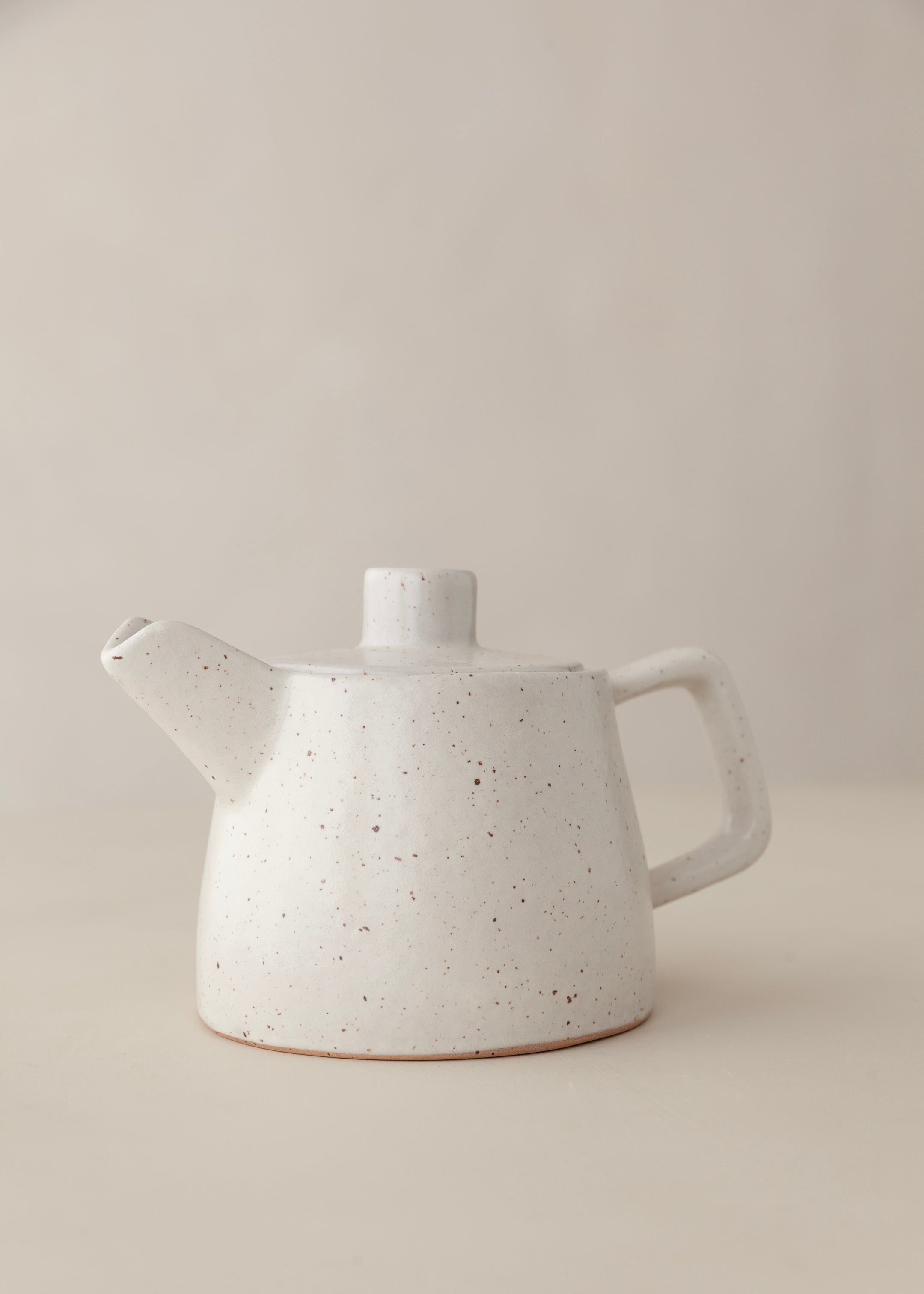 Jiwa Tea Pot / Speckled White