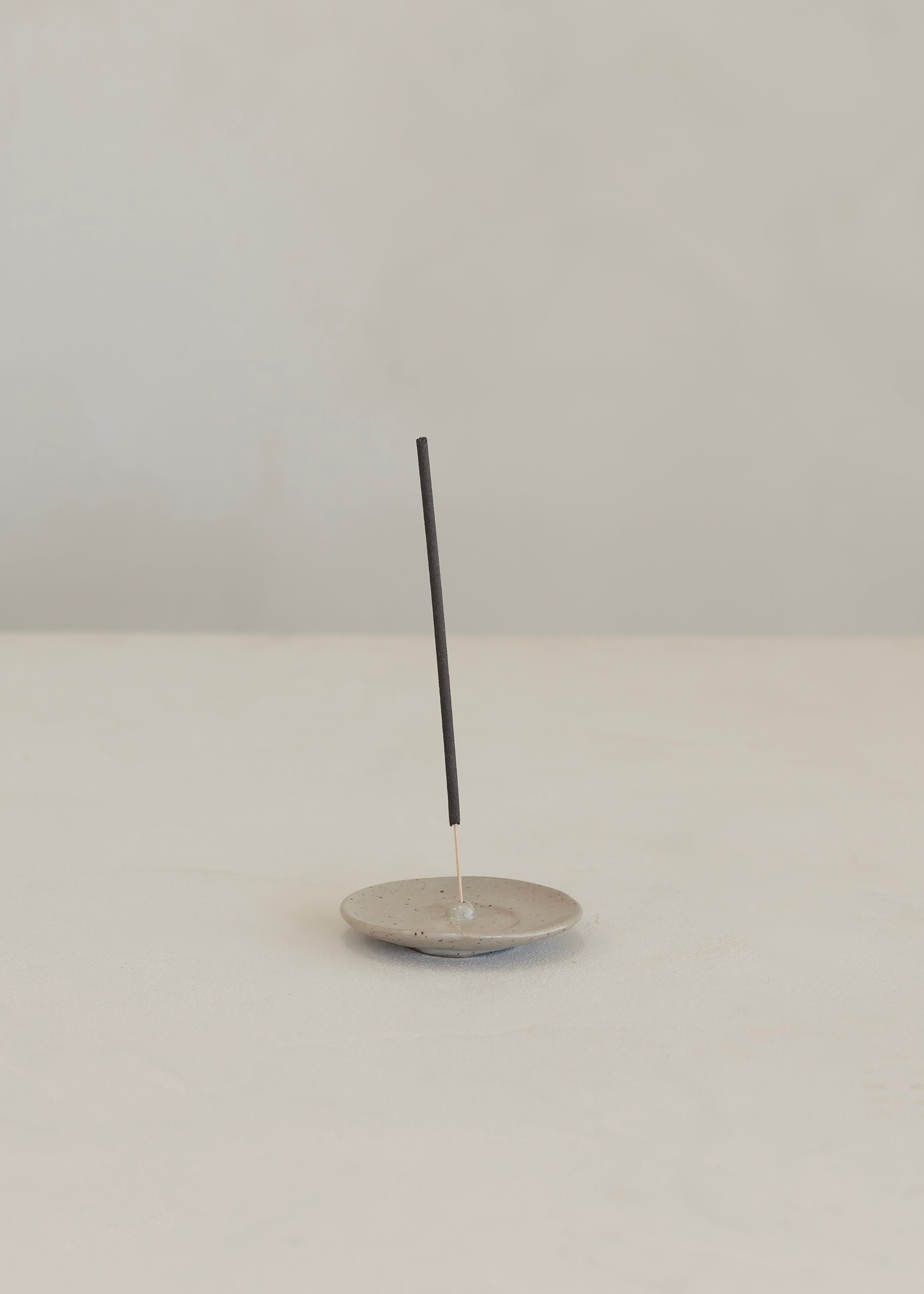 Kawi Incense Holder / Speckled Cream