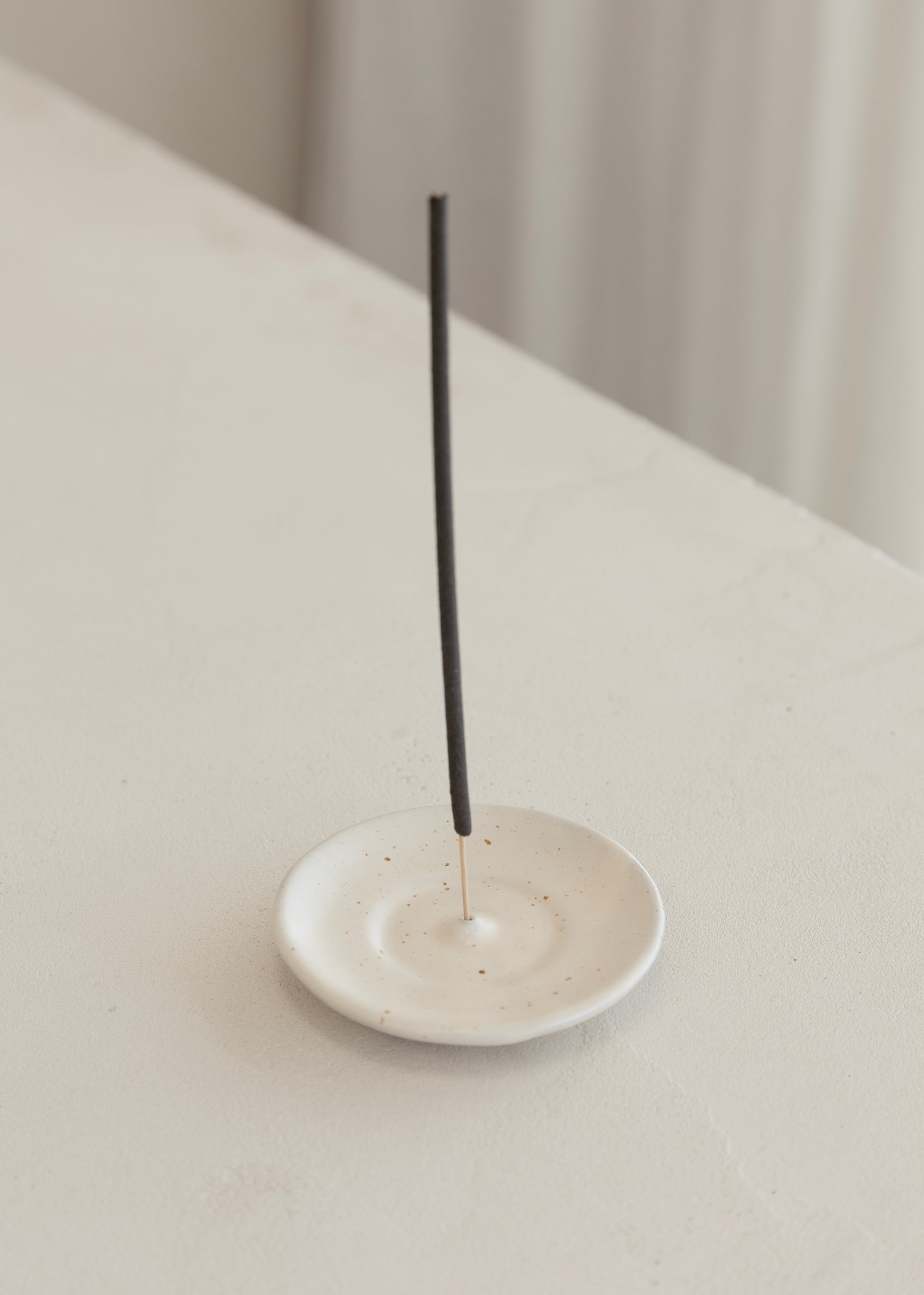 Kawi Incense Holder / Speckled White