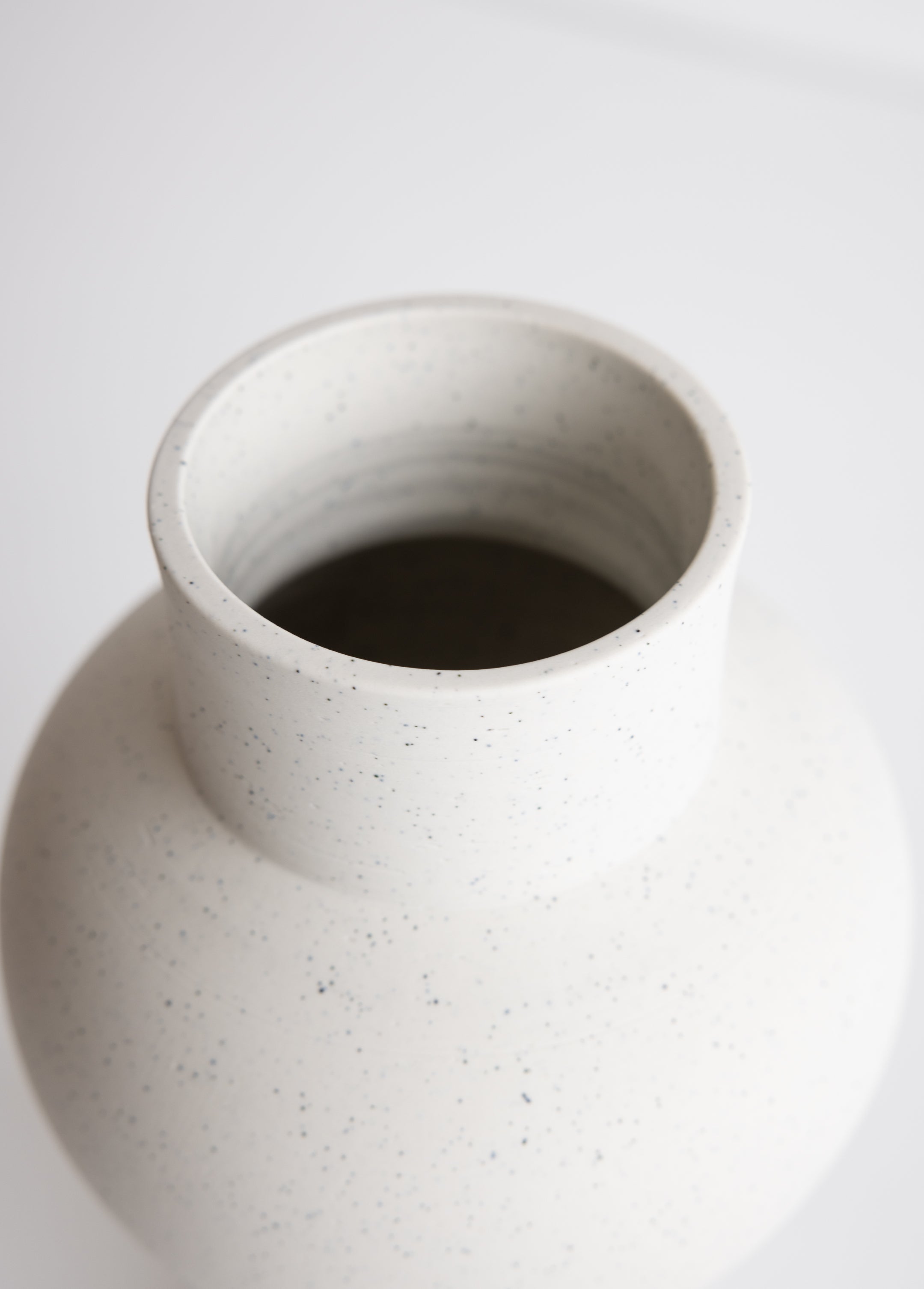 Kansas Vase Medium / White