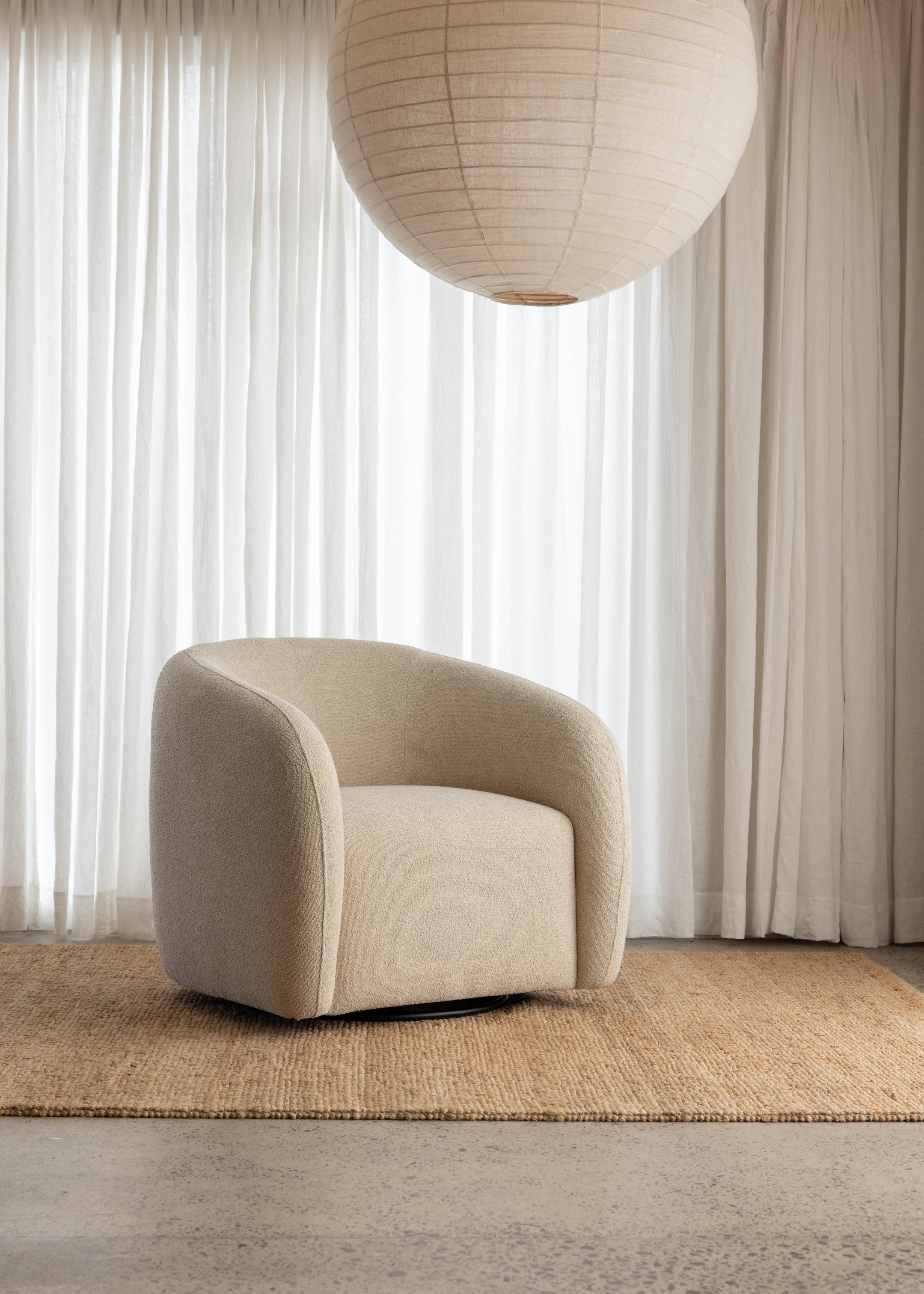 Max Swivel Chair / Natural