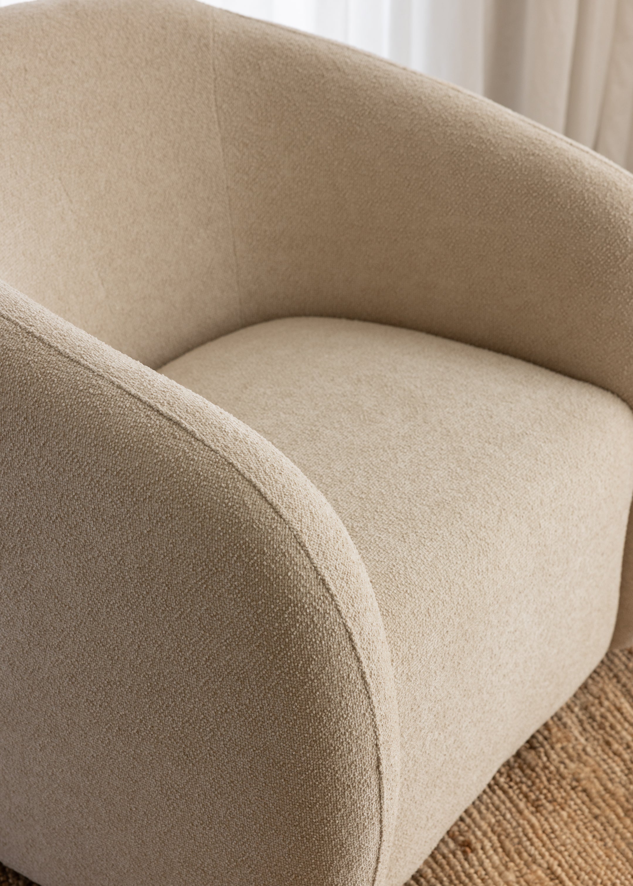 Max Swivel Chair / Natural