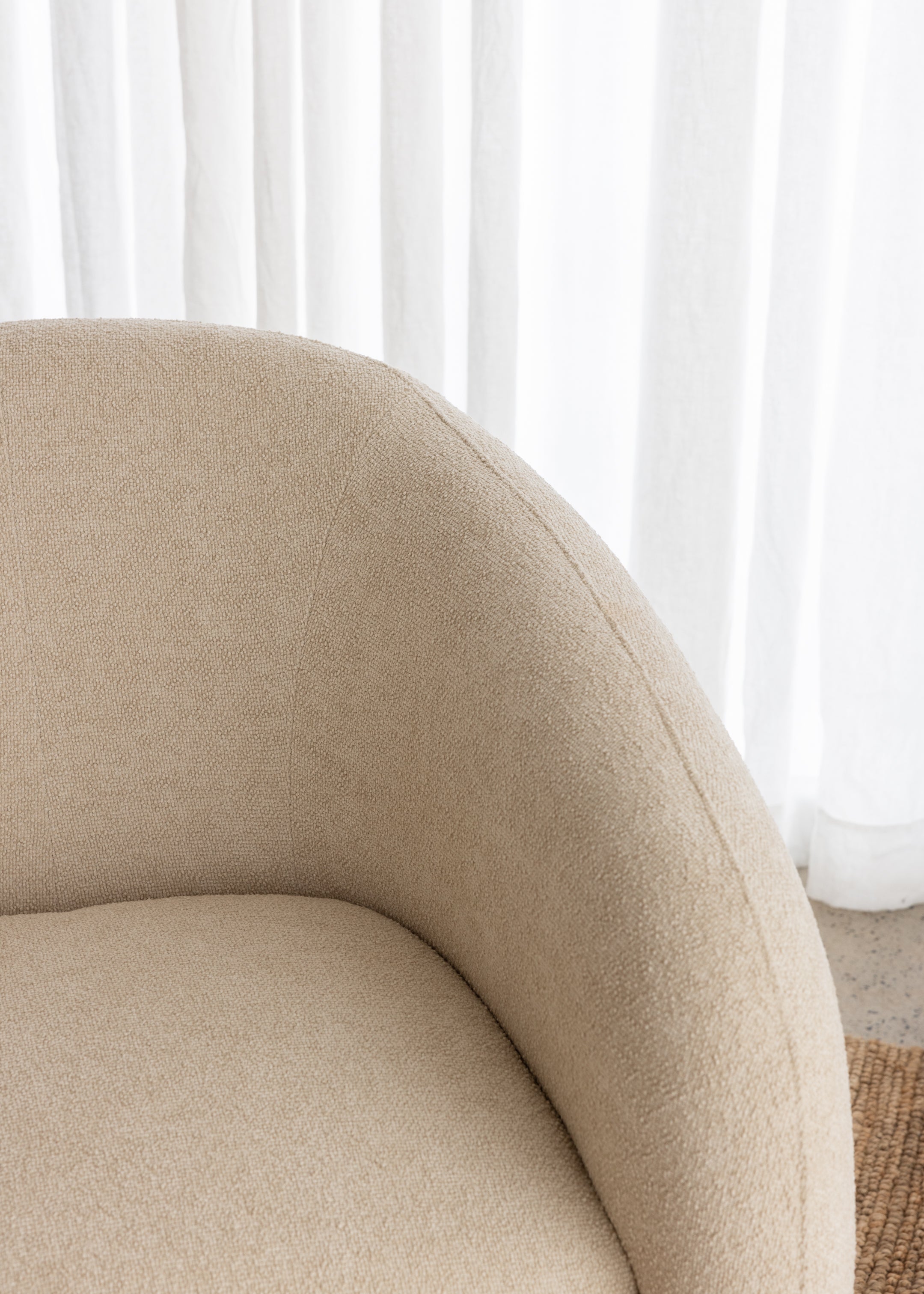 Max Swivel Chair / Natural