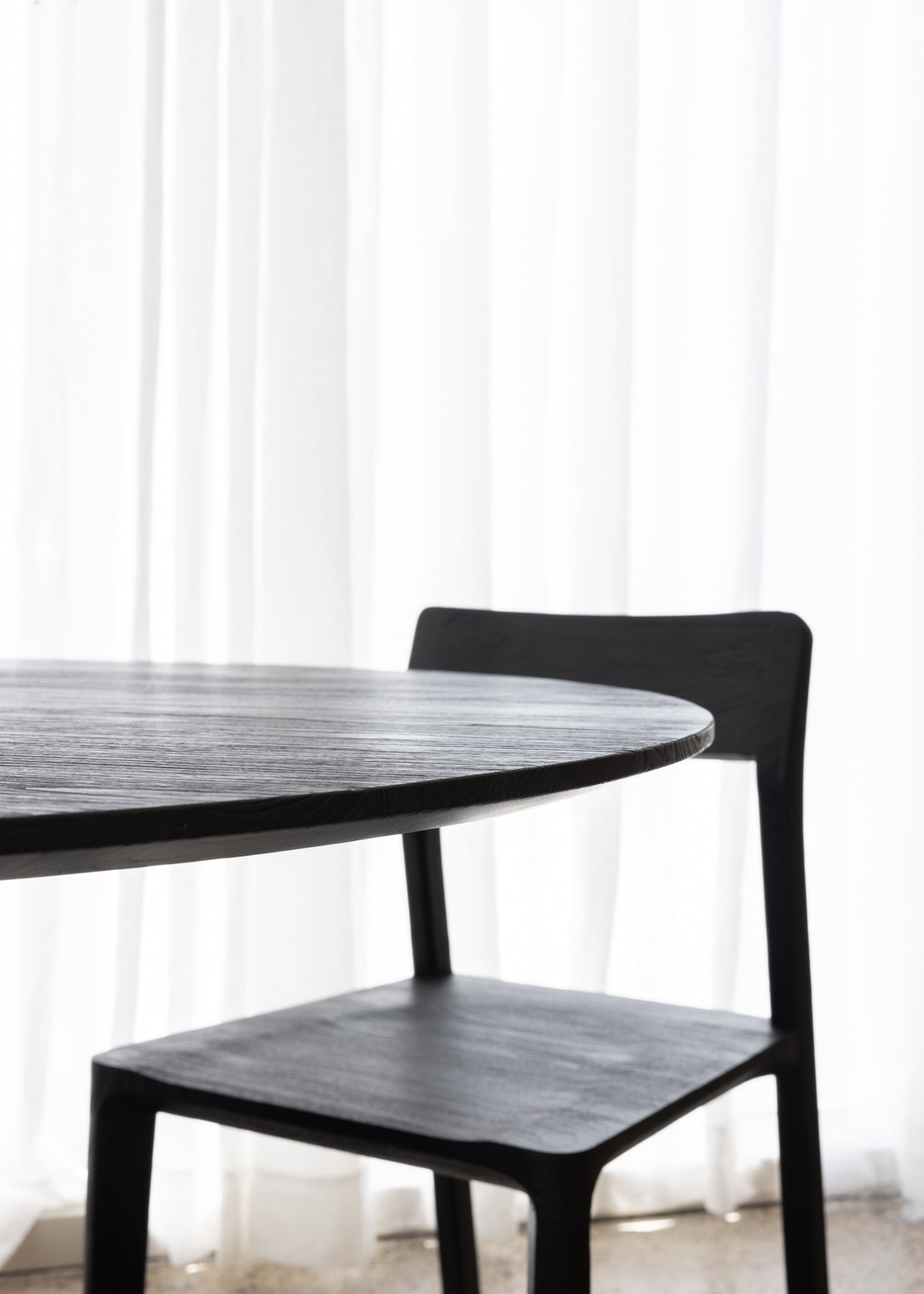 Tiram Dining Table / Black